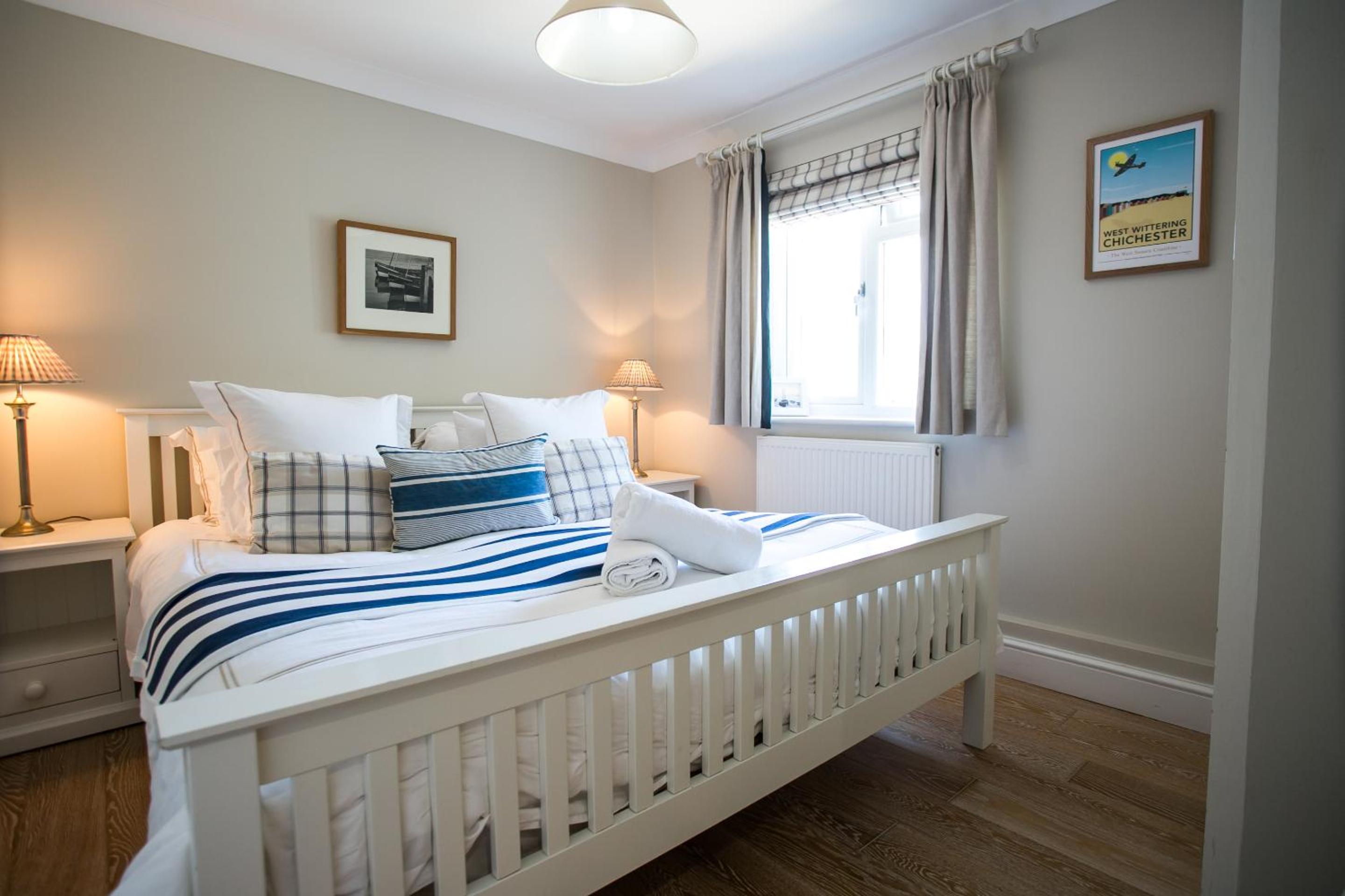 Sunshine - Beachfront home in Bracklesham Bay