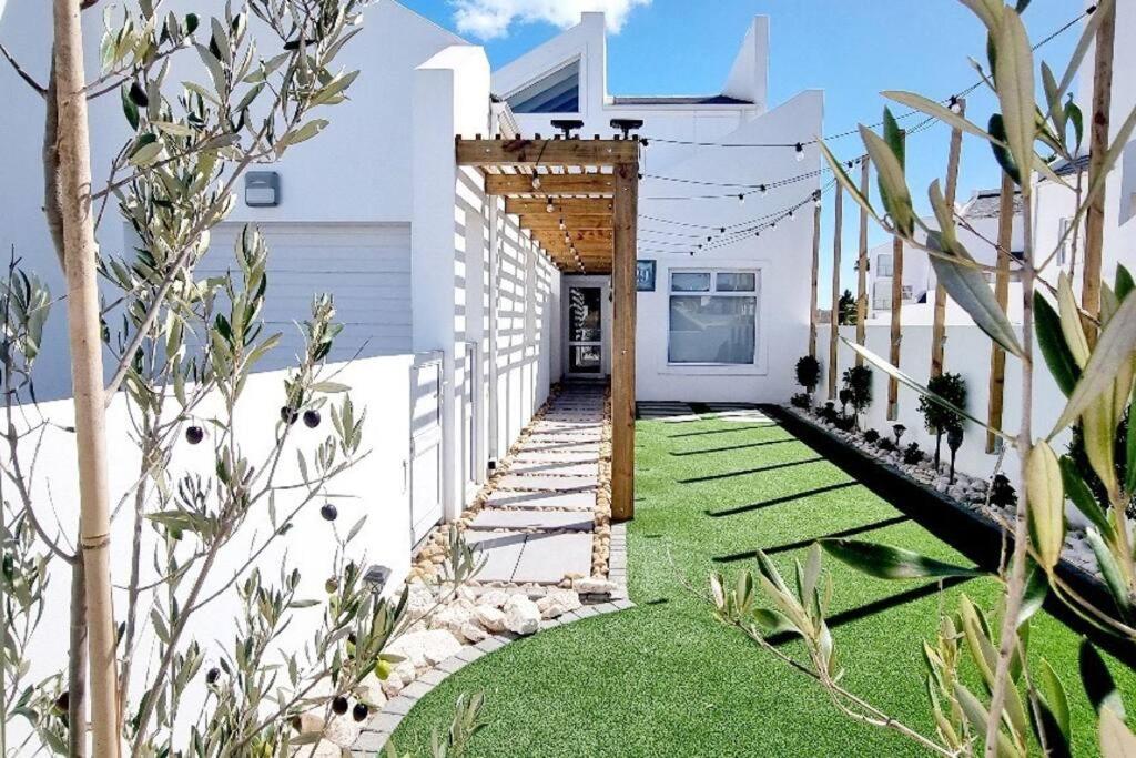 Shelley Point Estate Blue Avion Luxury Holiday Home Solar Powered
