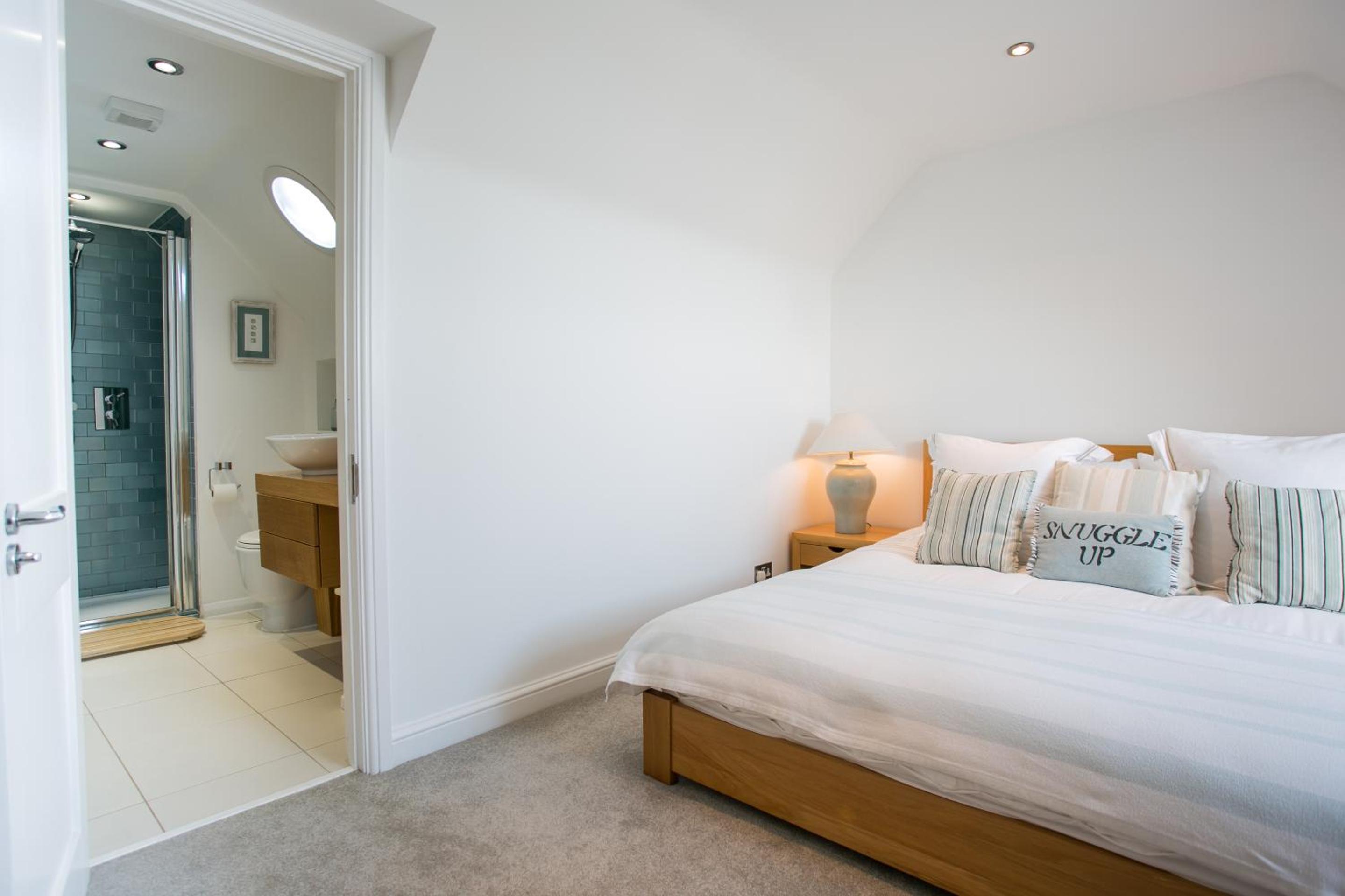 Sunshine - Beachfront home in Bracklesham Bay