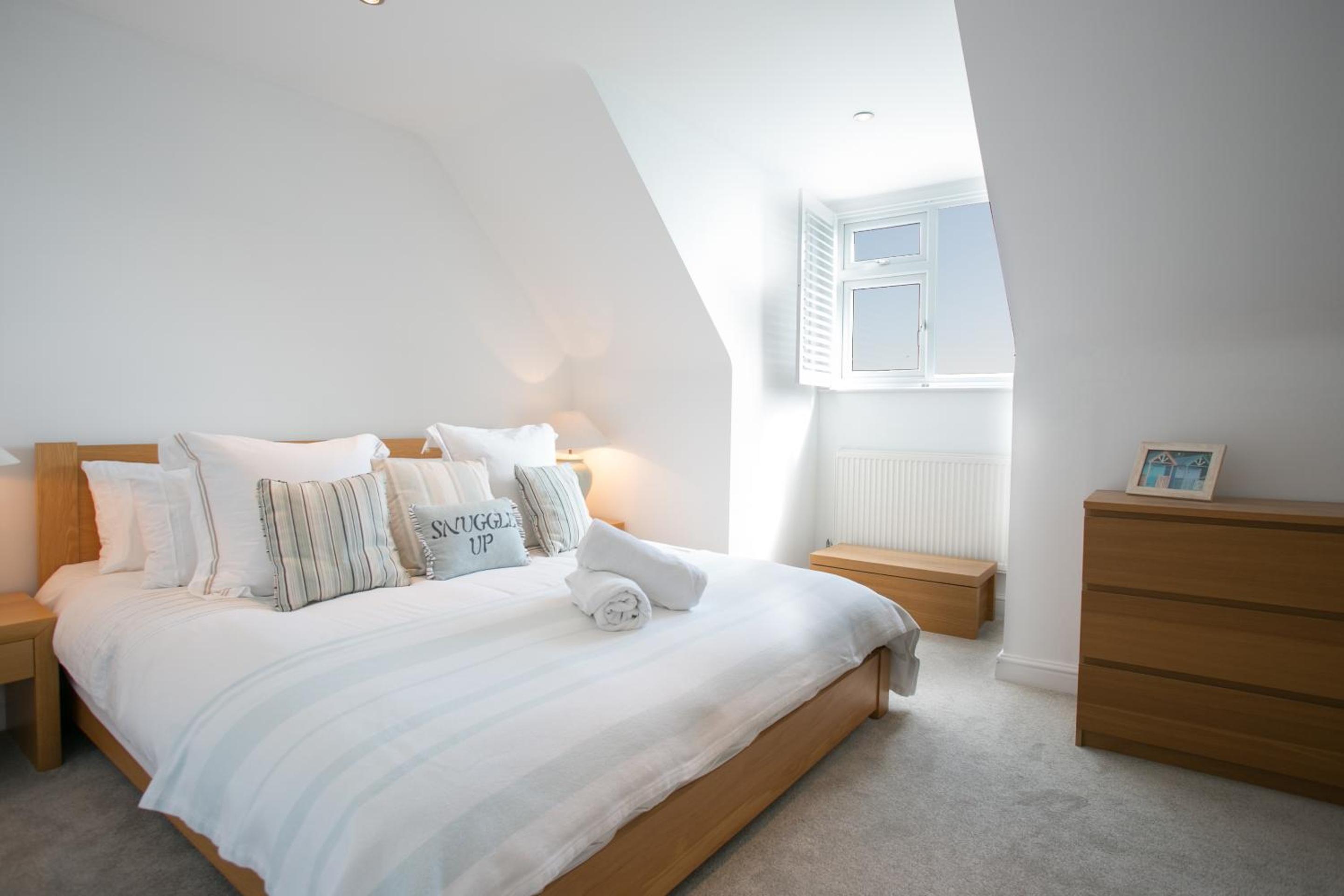 Sunshine - Beachfront home in Bracklesham Bay