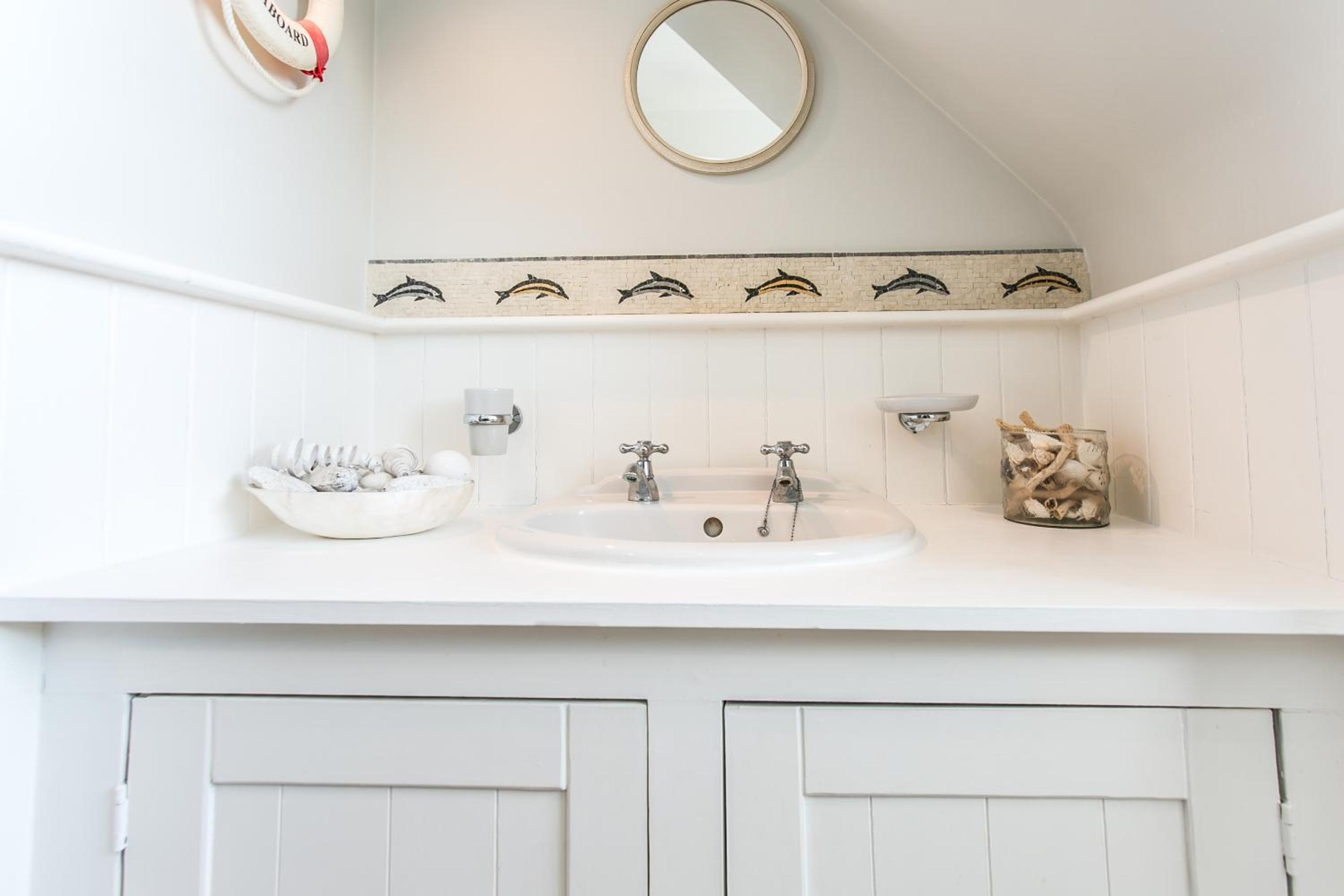 Sunshine - Beachfront home in Bracklesham Bay