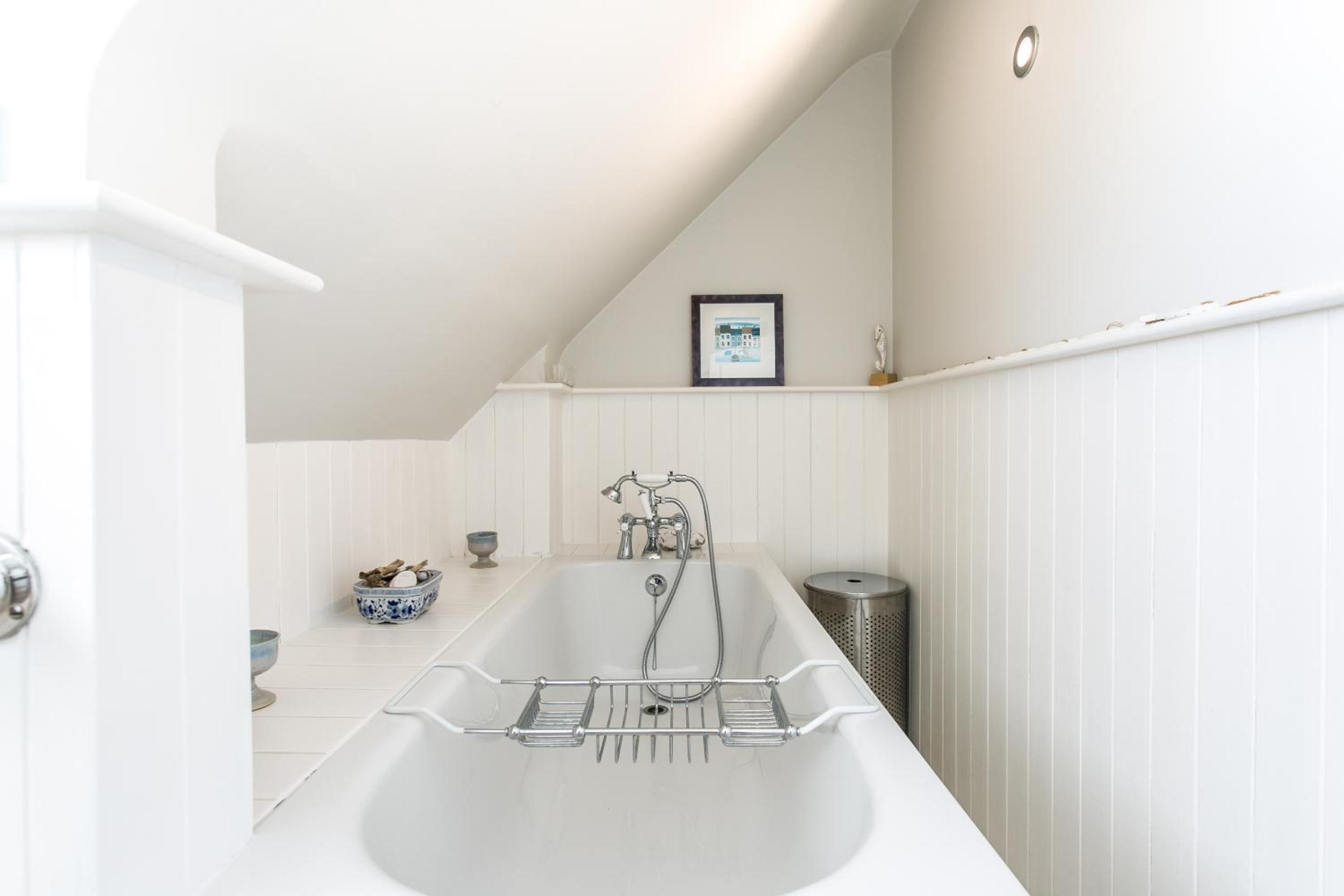 Sunshine - Beachfront home in Bracklesham Bay