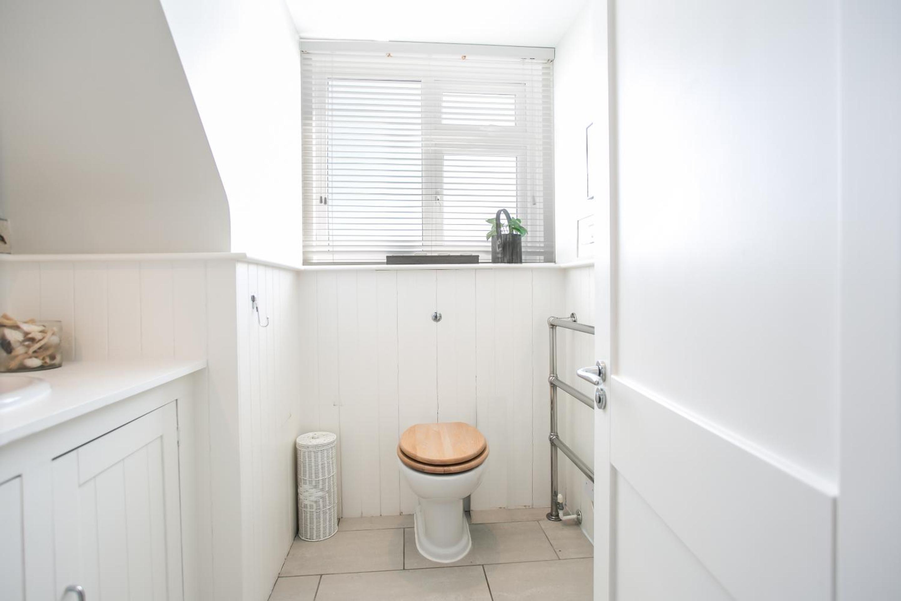 Sunshine - Beachfront home in Bracklesham Bay