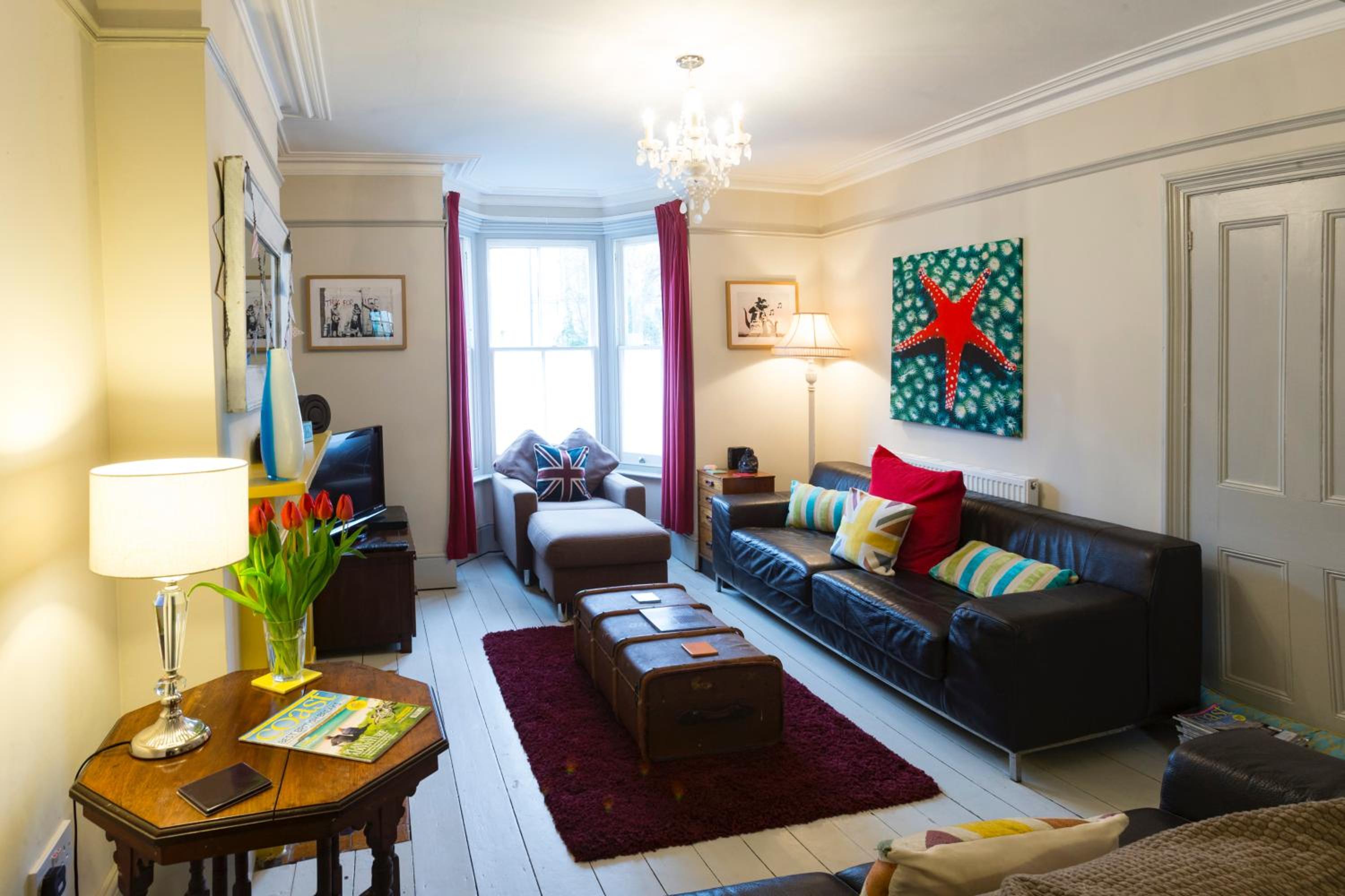 Sunshine Villa Broadstairs sleeps 8 close to beach view 4