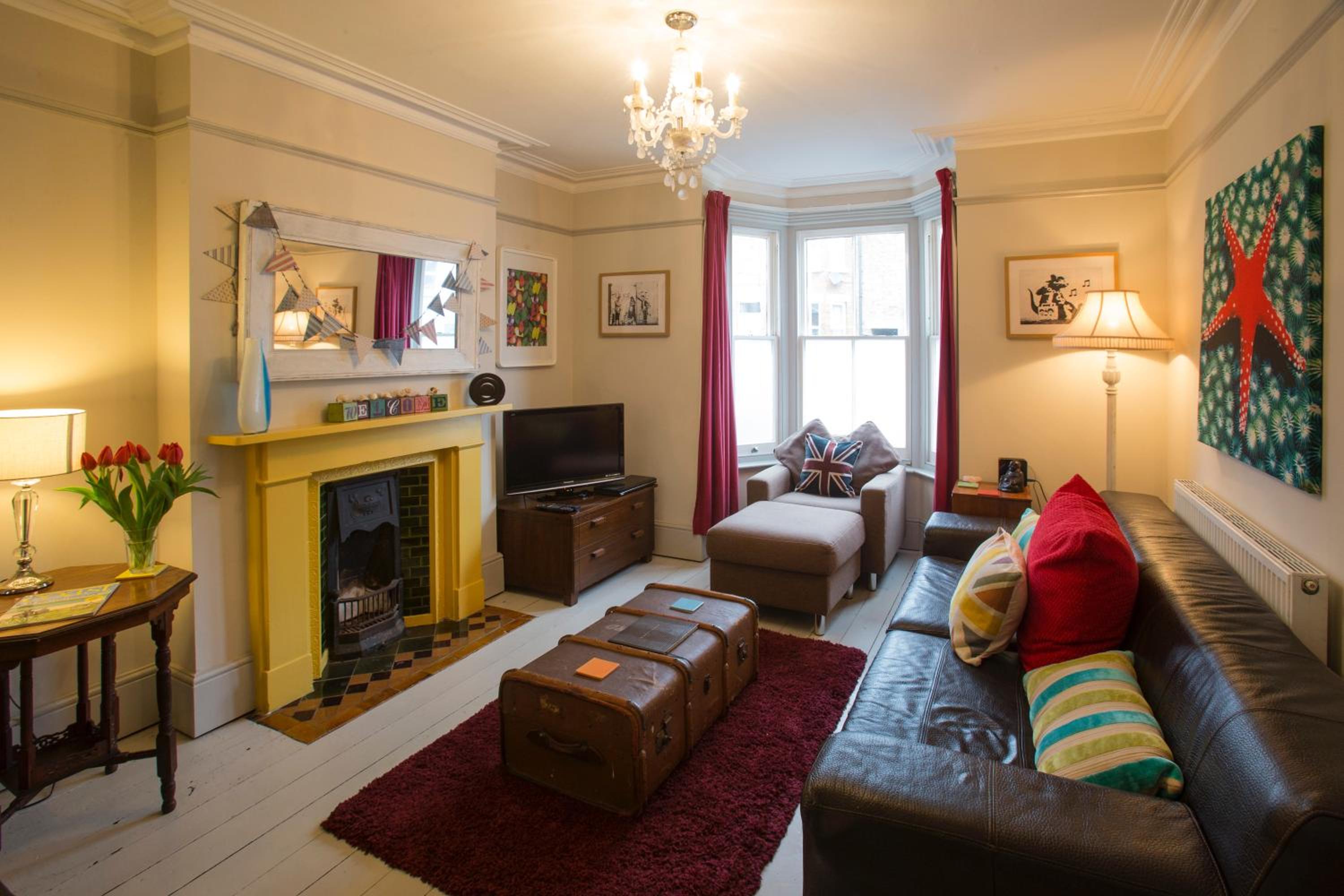 Sunshine Villa Broadstairs sleeps 8 close to beach view 3