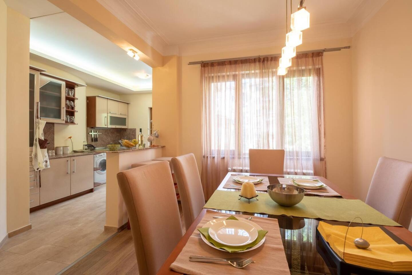 Top Pick! Central Spacious 2 Bedroom Apartment