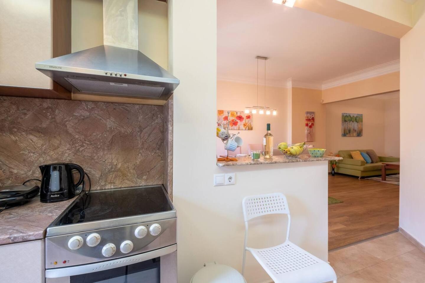 Top Pick! Central Spacious 2 Bedroom Apartment