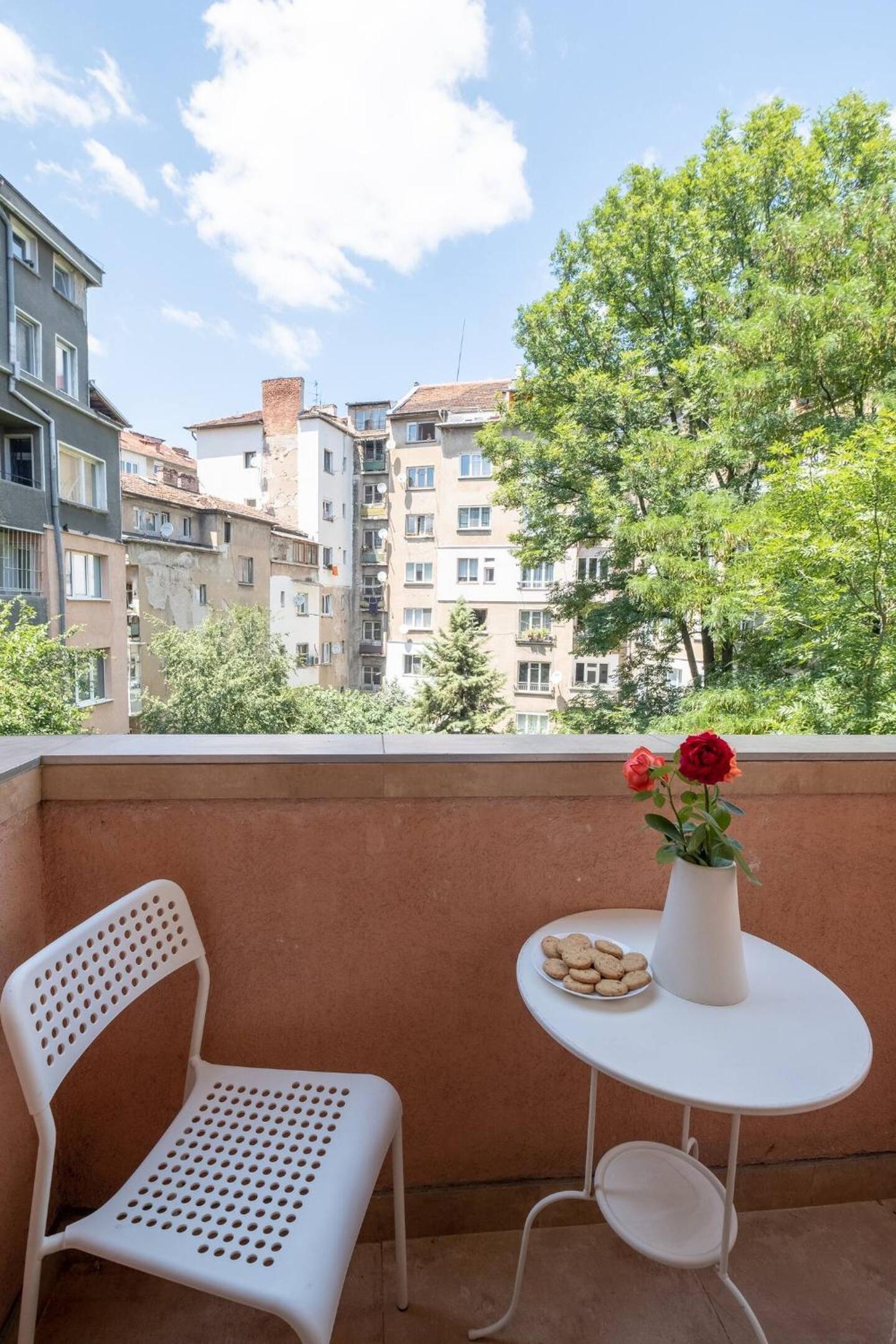 Top Pick! Central Spacious 2 Bedroom Apartment