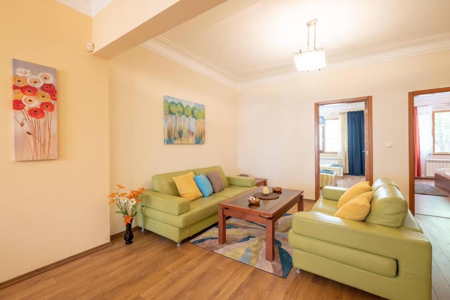 Top Pick! Central Spacious 2 Bedroom Apartment