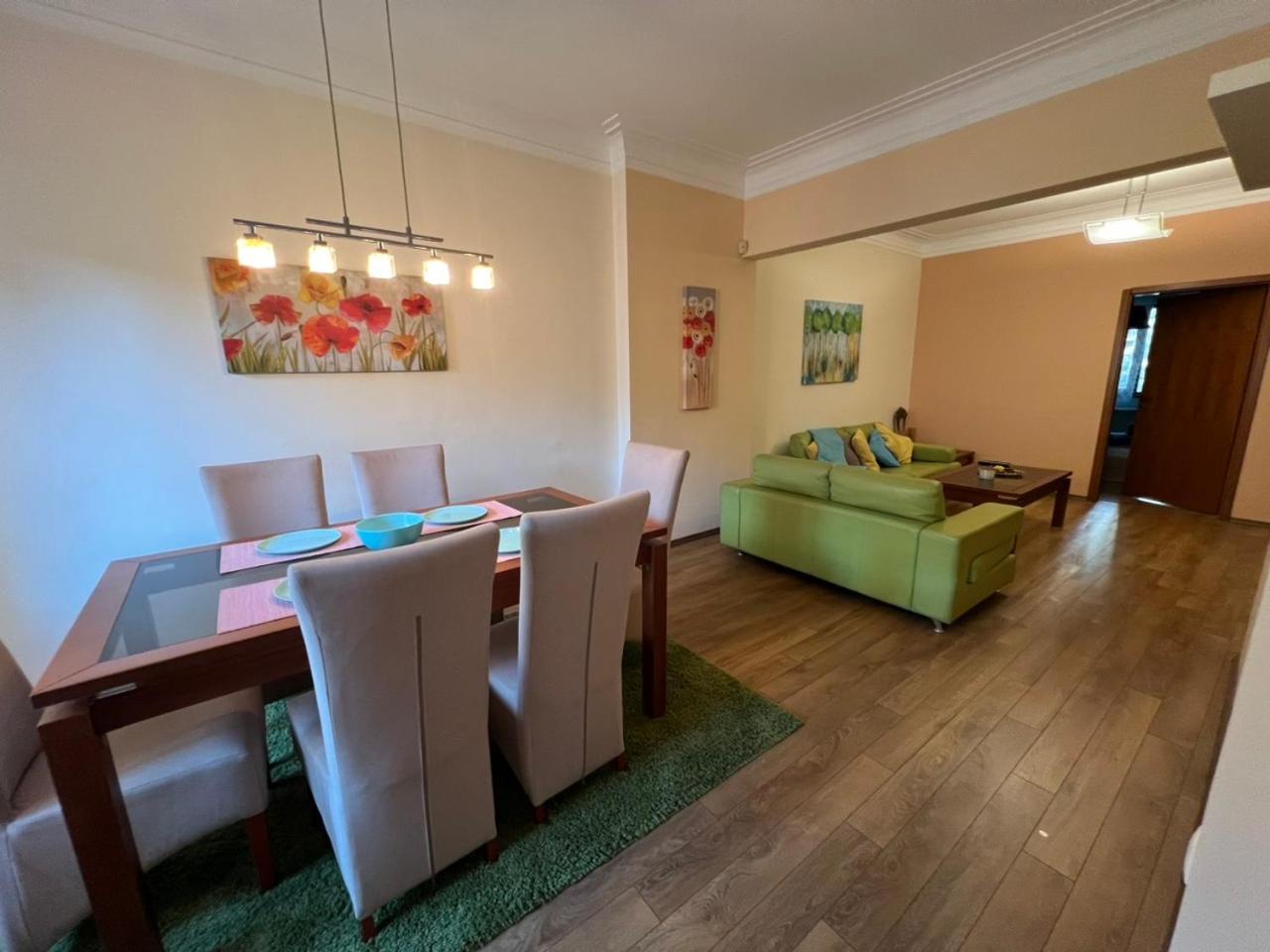 Top Pick! Central Spacious 2 Bedroom Apartment