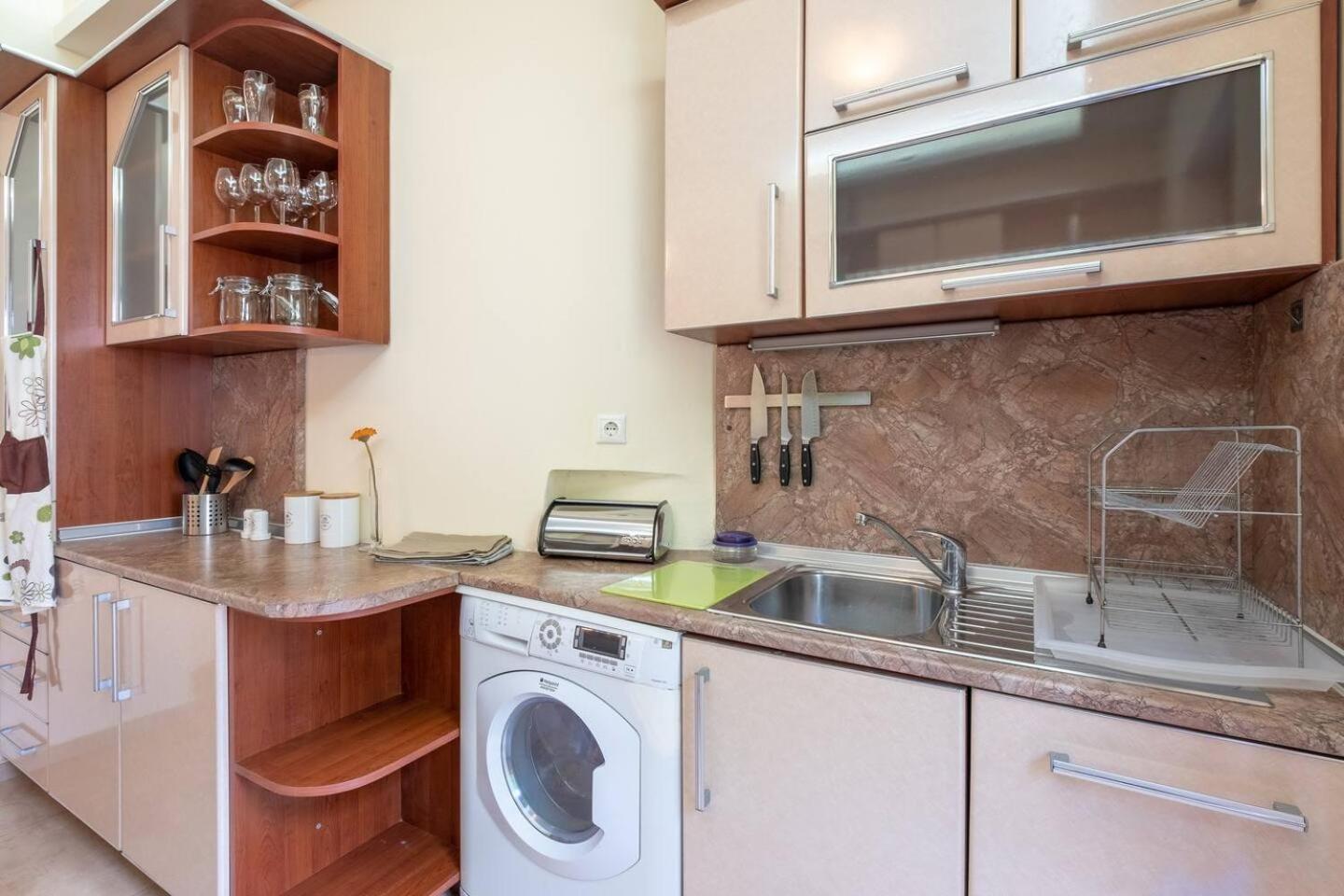 Top Pick! Central Spacious 2 Bedroom Apartment