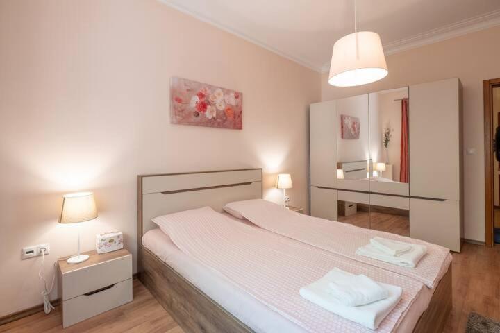 Top Pick! Central Spacious 2 Bedroom Apartment