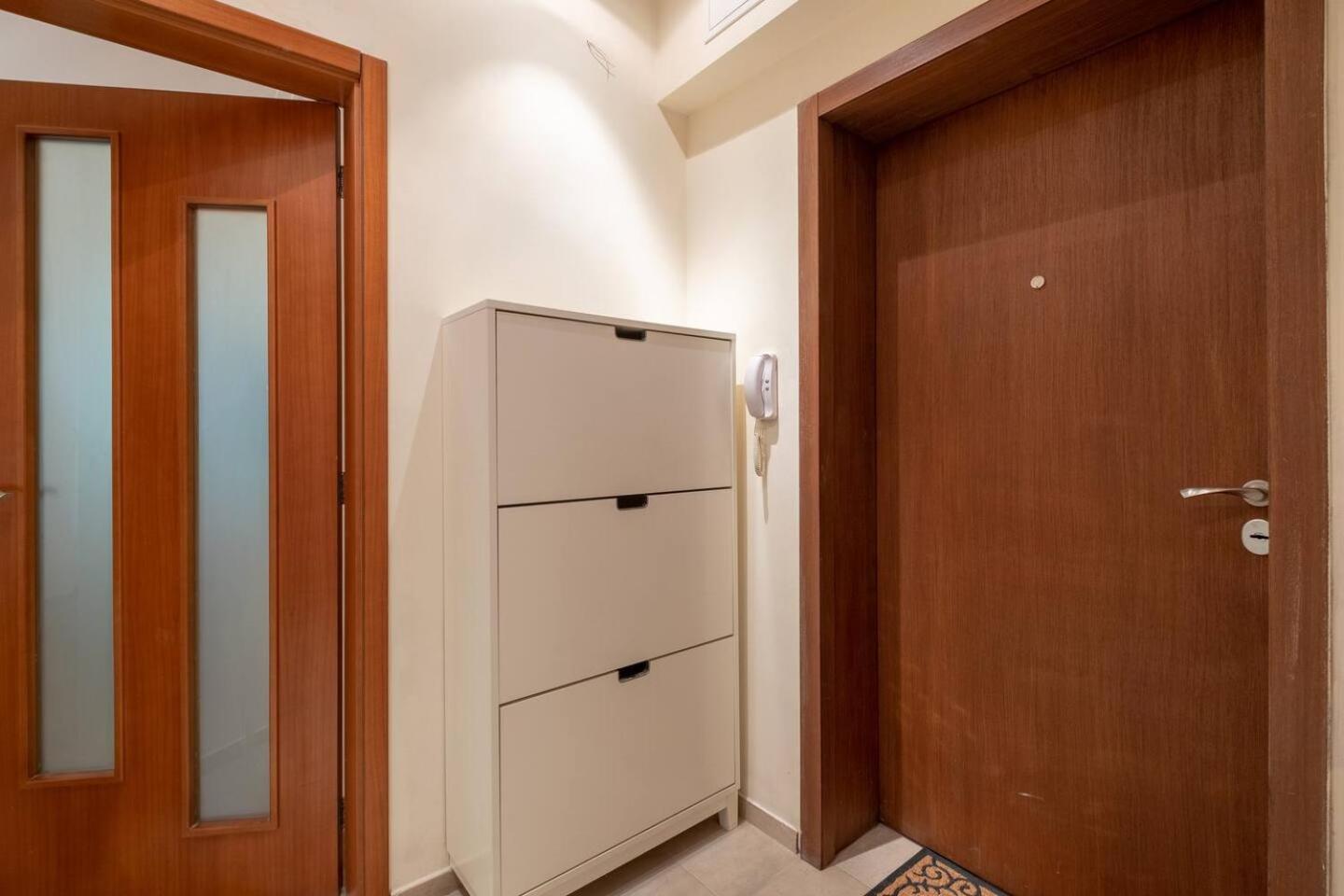 Top Pick! Central Spacious 2 Bedroom Apartment