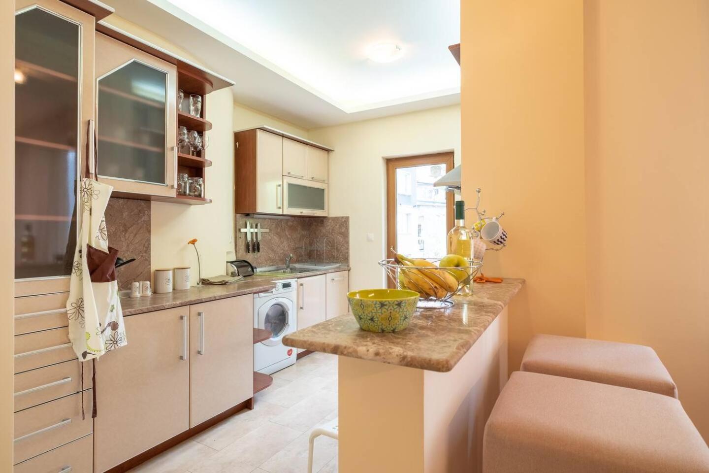Top Pick! Central Spacious 2 Bedroom Apartment