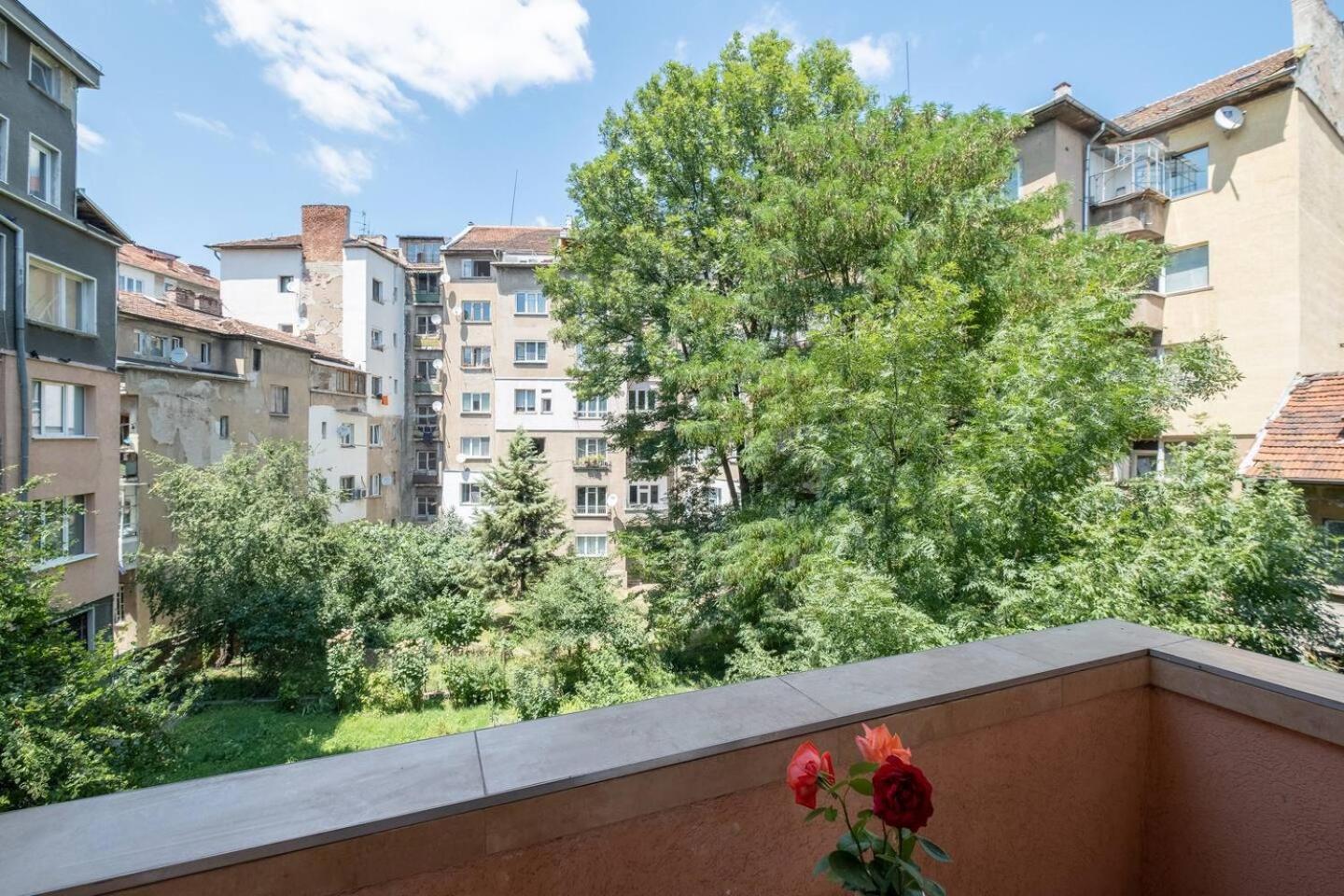 Top Pick! Central Spacious 2 Bedroom Apartment