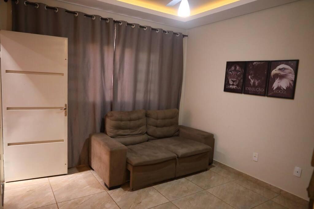 Casa para descanso e tranquilidade, alquiler vacacional en Uberaba — hotel room