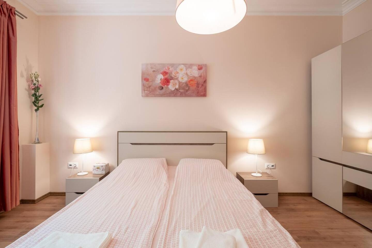 Top Pick! Central Spacious 2 Bedroom Apartment