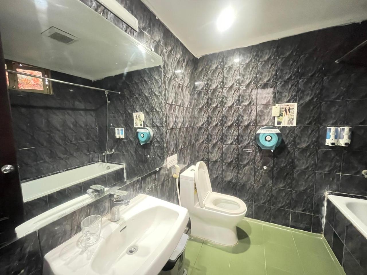 IL Divo Hostel 8 Hàng Đào & Travel & Spa - Hanoi Old Quarter