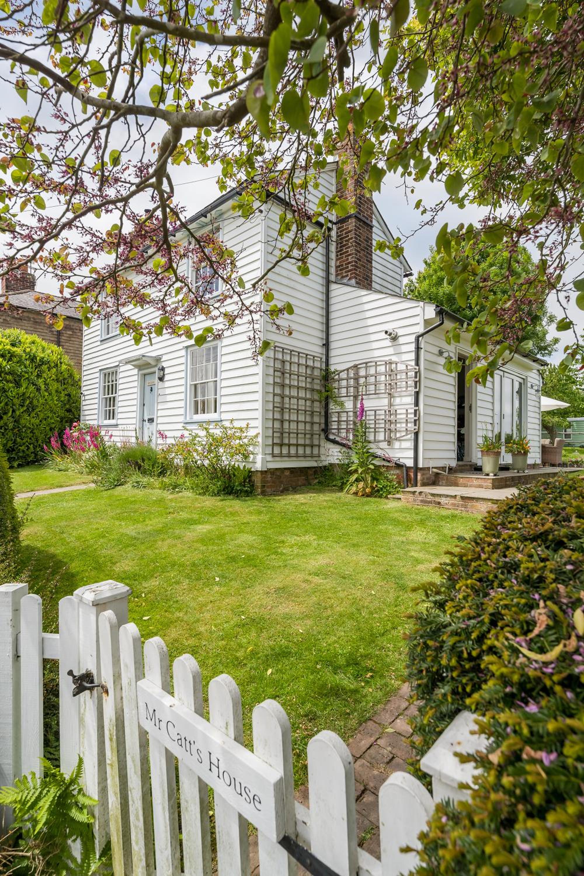 Stylish family friendly retreat near Rye view 2