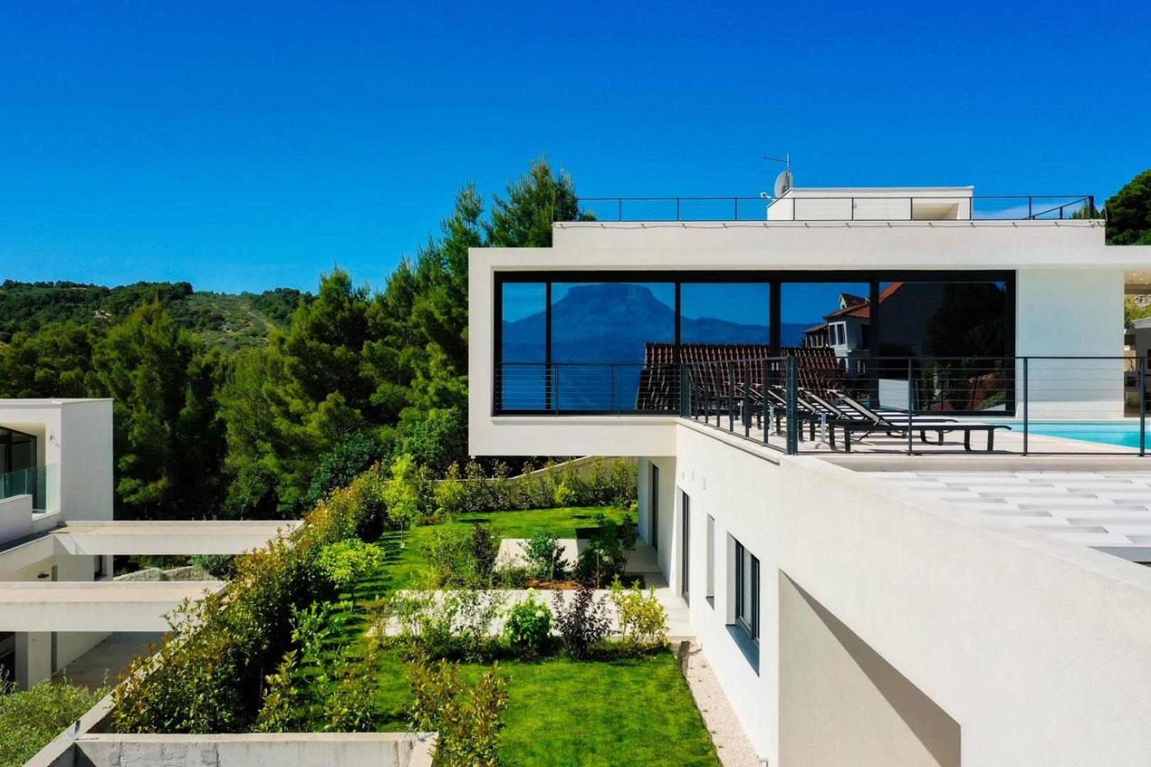 Beautifull Villa Adriatis with pool in Brač view 4