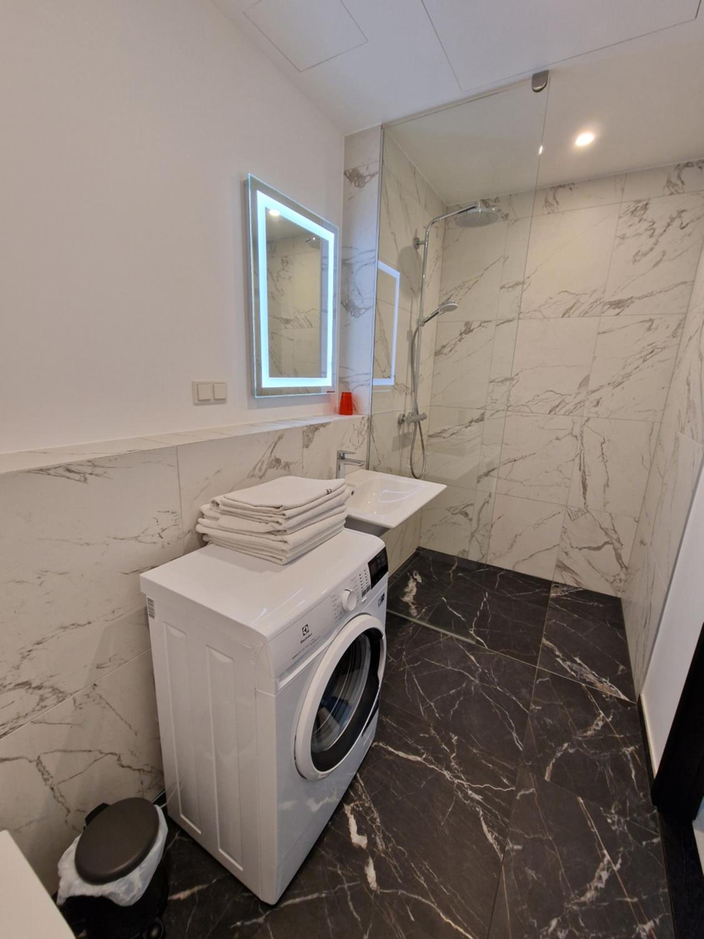 Kesklinna apartment 2 magamistoa ja tasuta parklakohaga garaažis