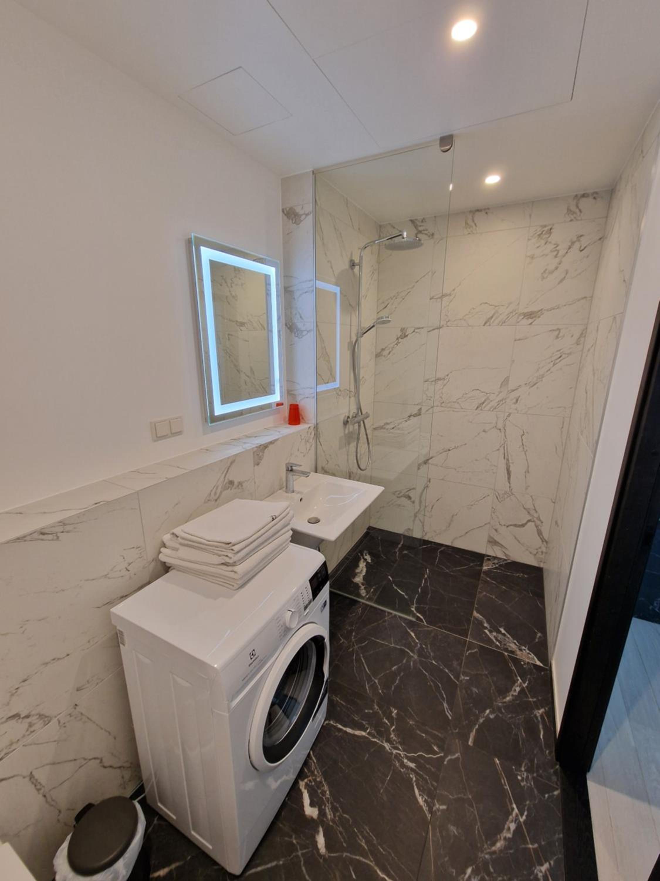Kesklinna apartment 2 magamistoa ja tasuta parklakohaga garaažis