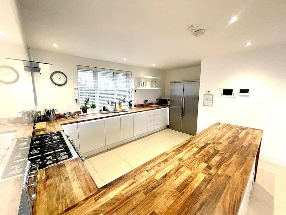 Thorndale - Luxury Coastal Home - Hot Tub , Cinema & Games Room view 2