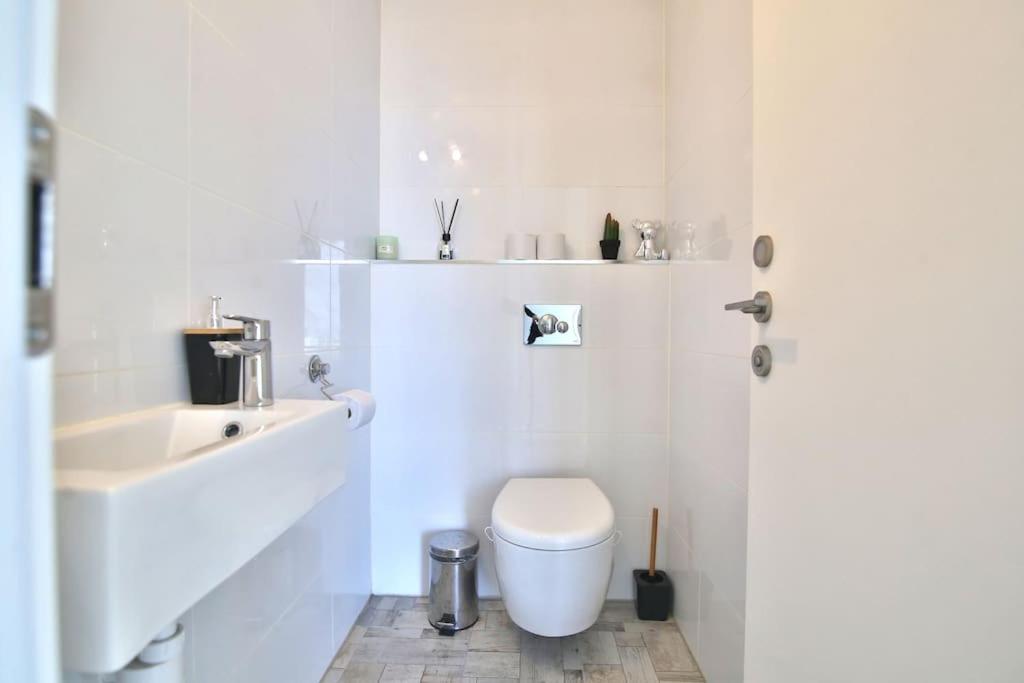 Luxury 2 BR apartment GINDI TLV view 2
