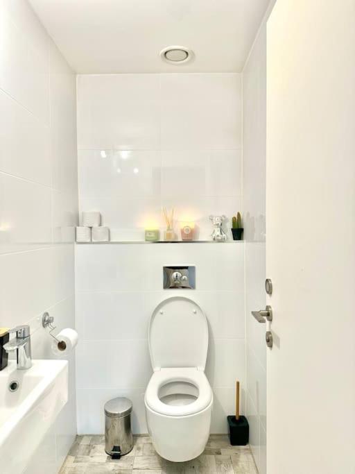Luxury 2 BR apartment GINDI TLV view 3