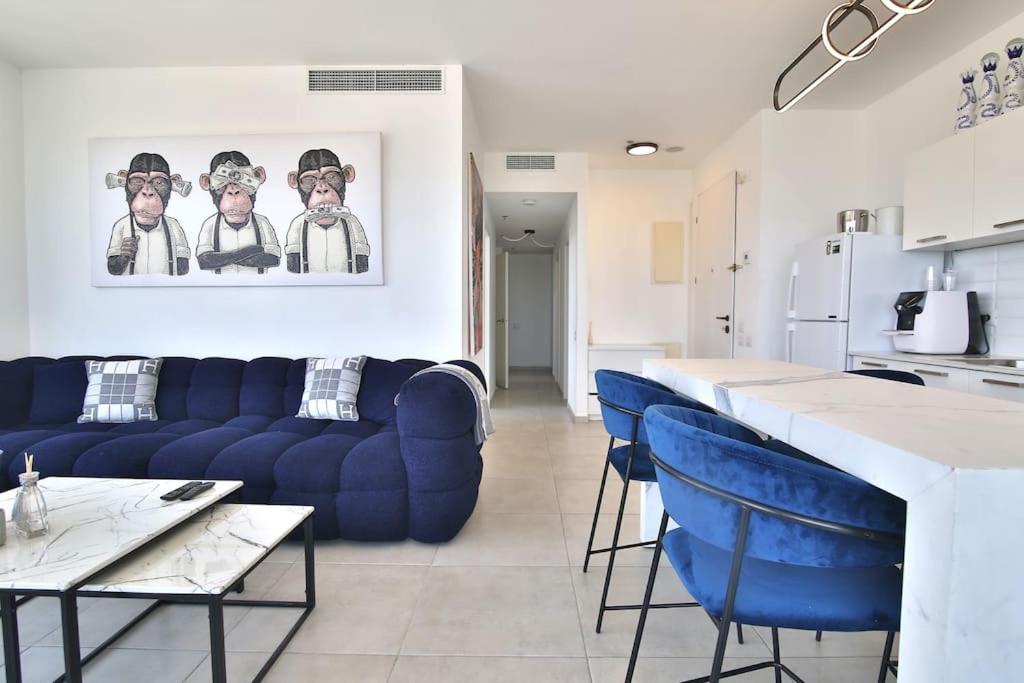 Luxury 2 BR apartment GINDI TLV view 5