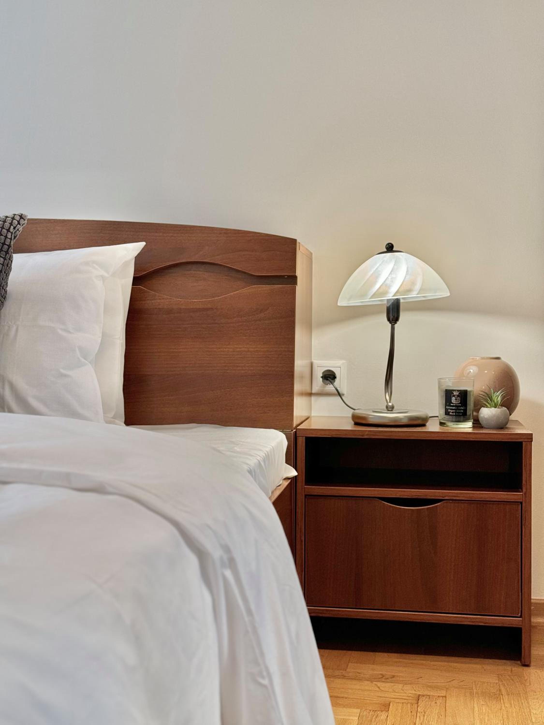 Classy & Spacious Аpartment next to National Palace of Culture for 4 Guests