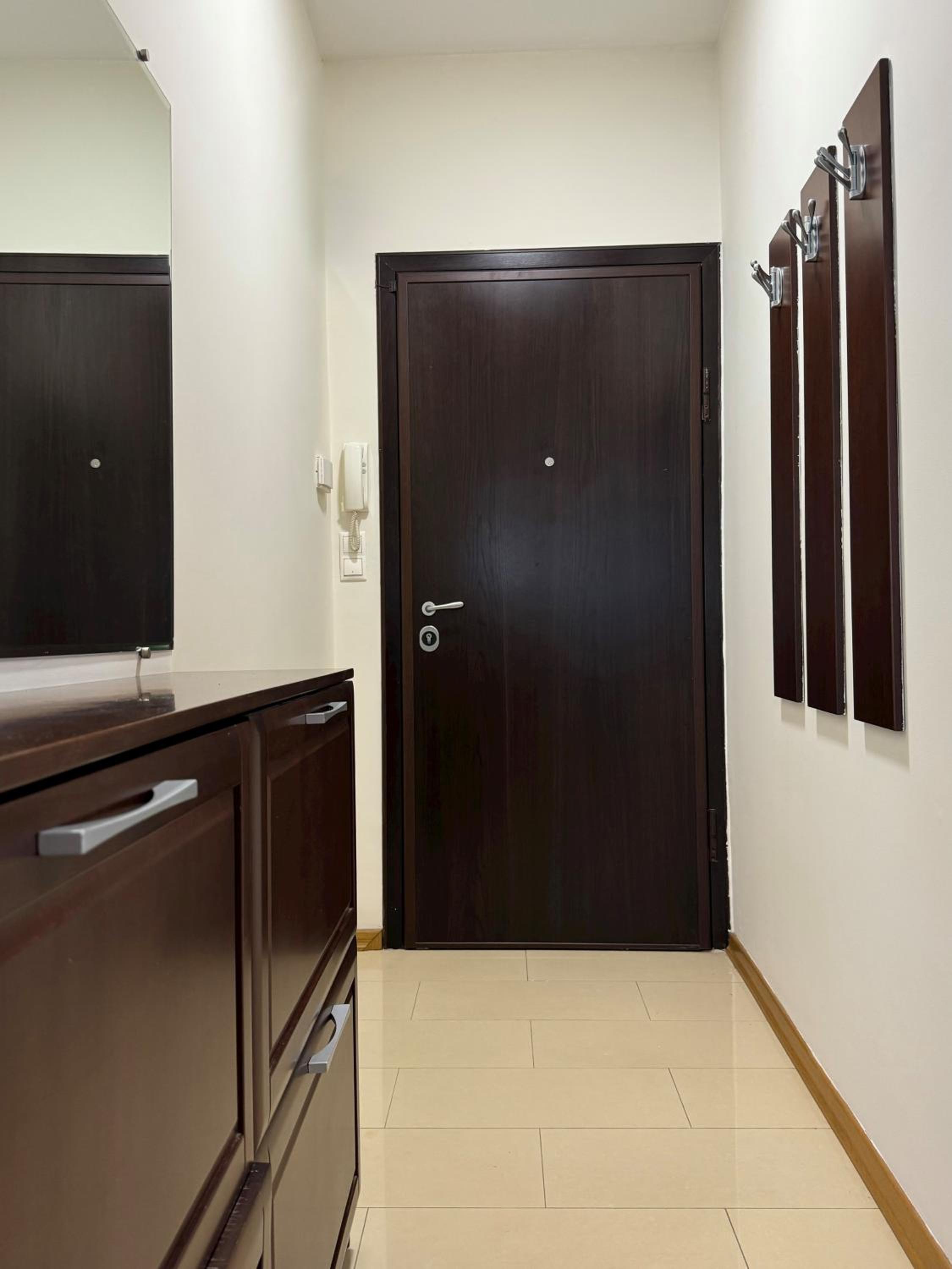 Classy & Spacious Аpartment next to National Palace of Culture for 4 Guests