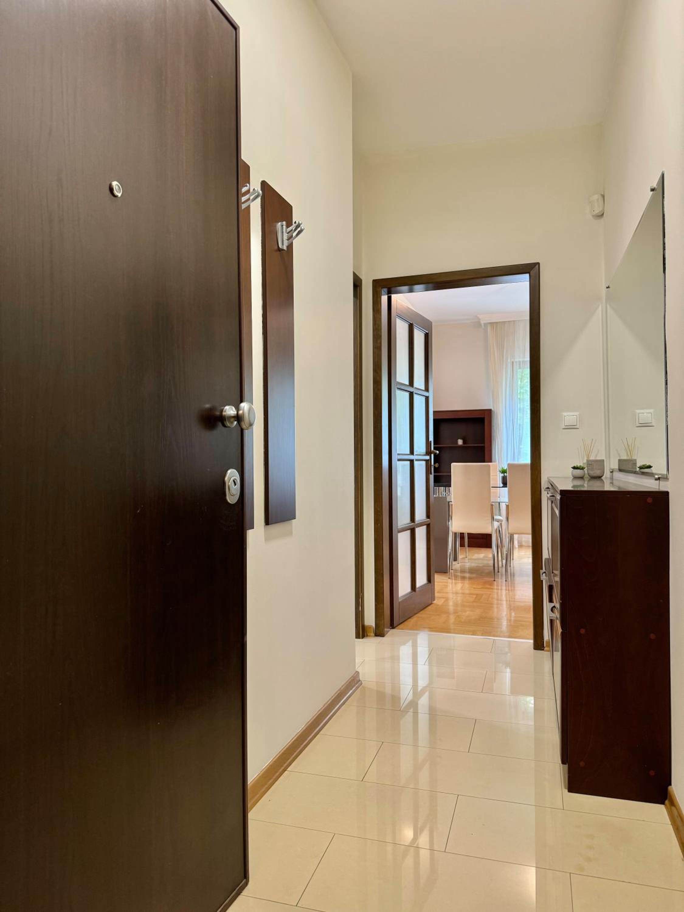 Classy & Spacious Аpartment next to National Palace of Culture for 4 Guests
