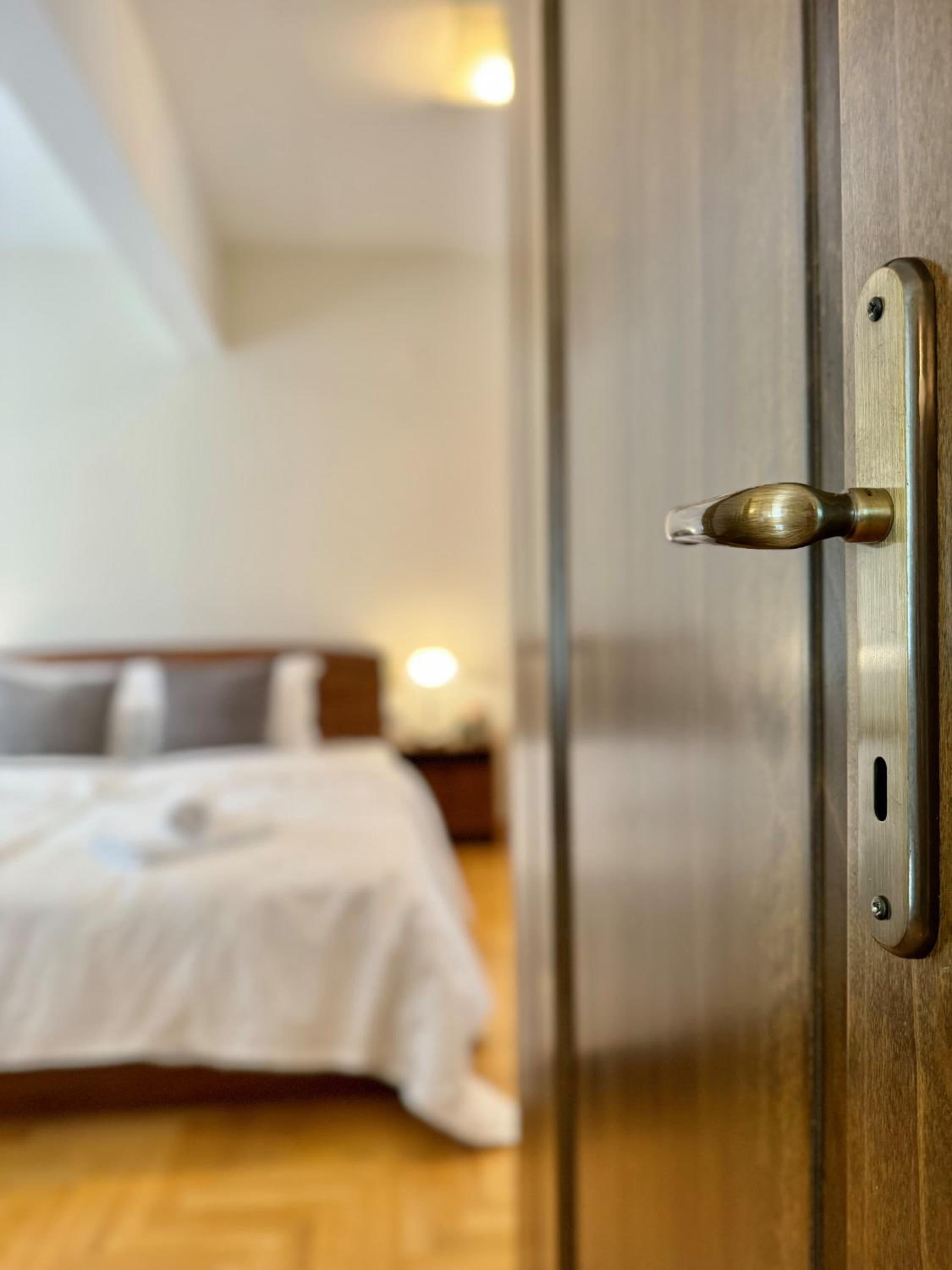 Classy & Spacious Аpartment next to National Palace of Culture for 4 Guests