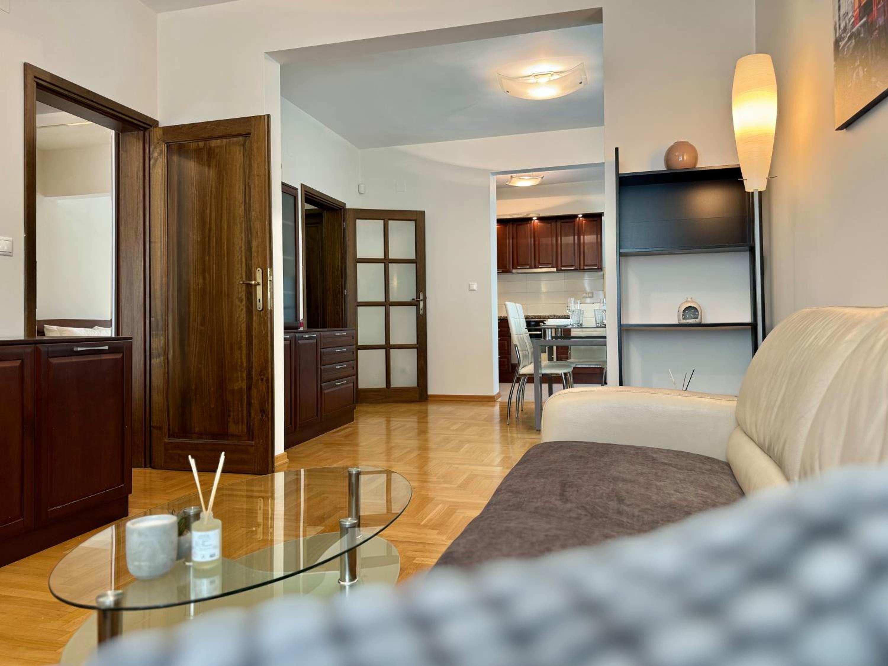 Classy & Spacious Аpartment next to National Palace of Culture for 4 Guests