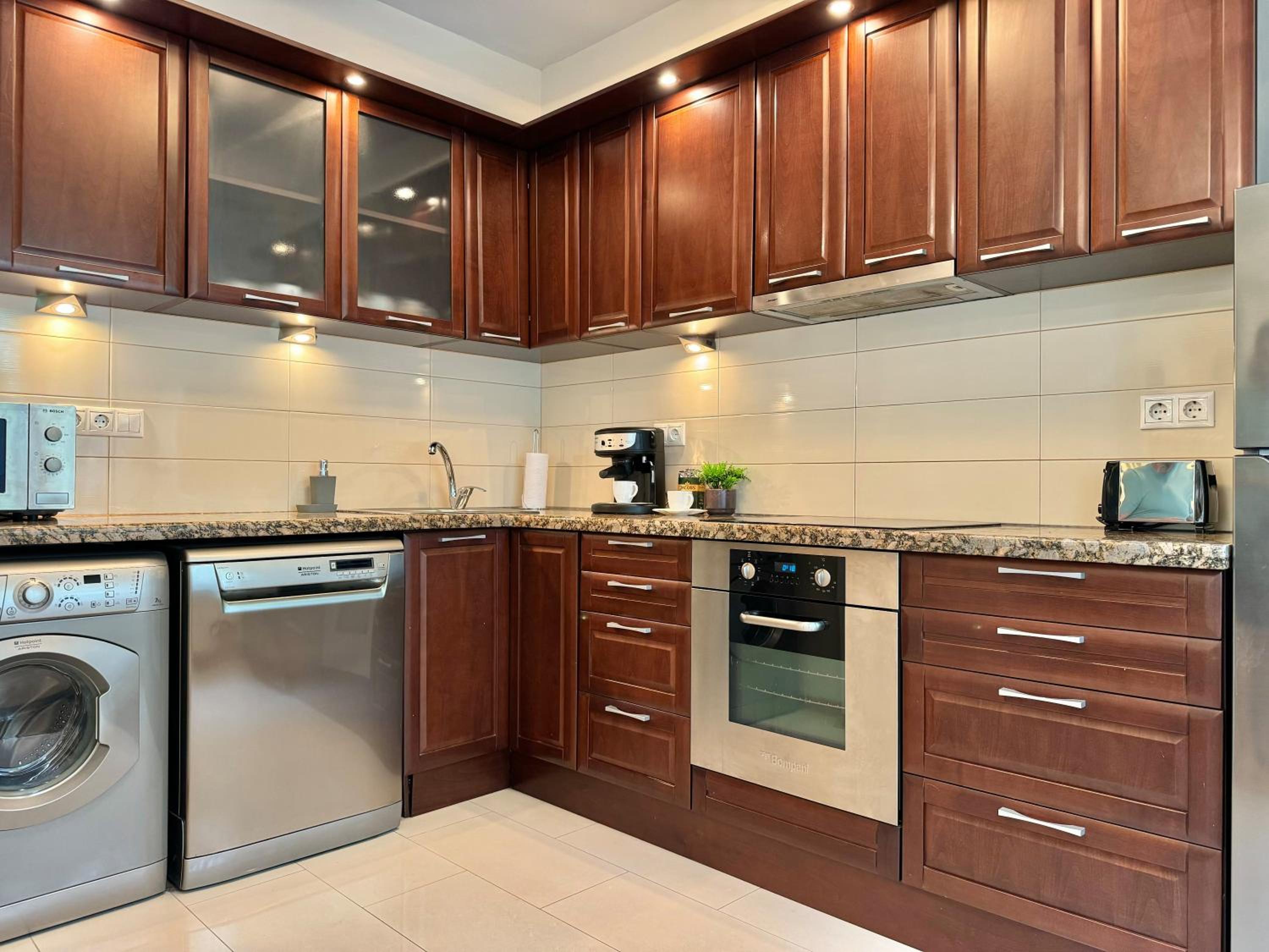 Classy & Spacious Аpartment next to National Palace of Culture for 4 Guests