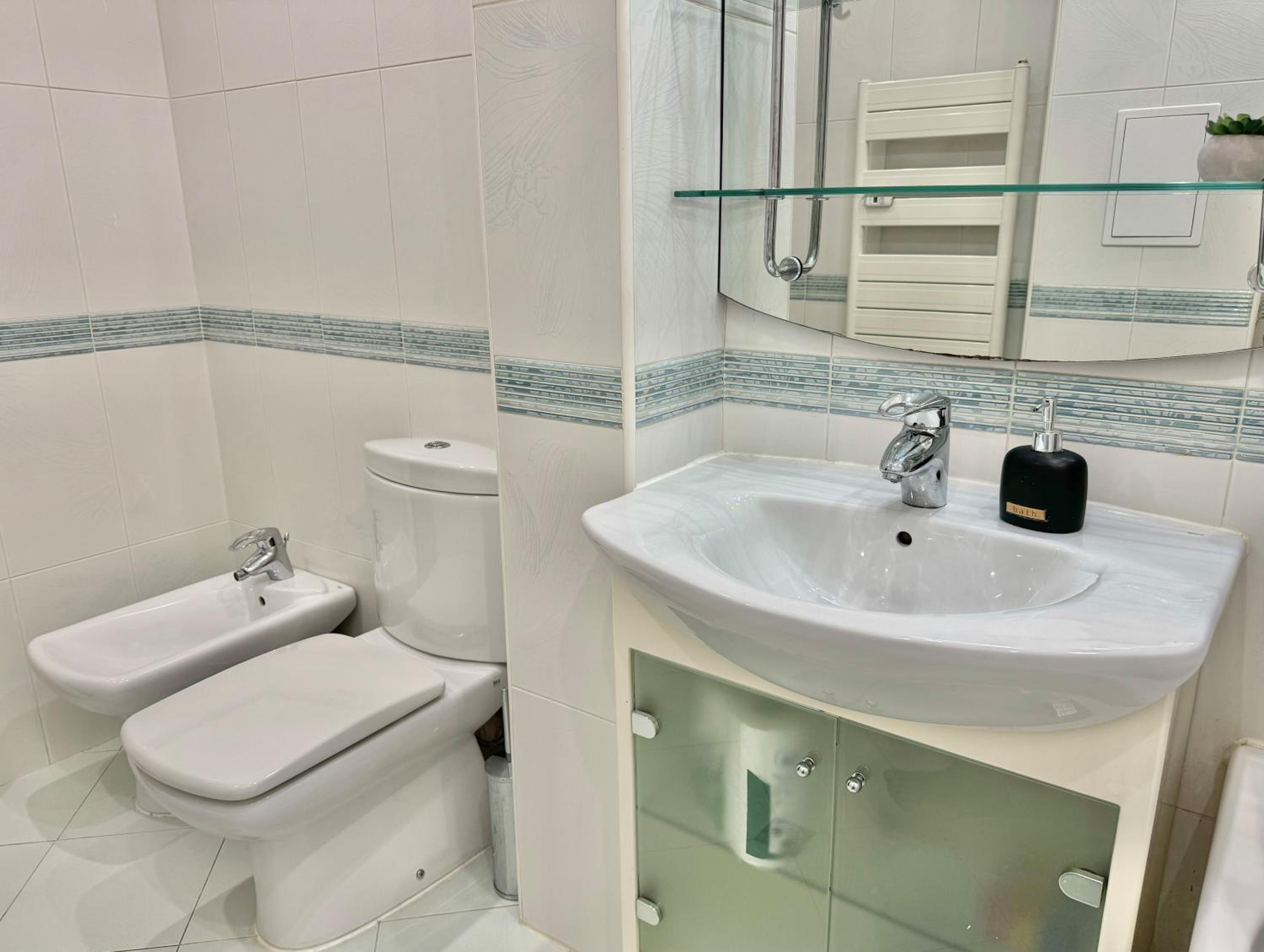 Classy & Spacious Аpartment next to National Palace of Culture for 4 Guests