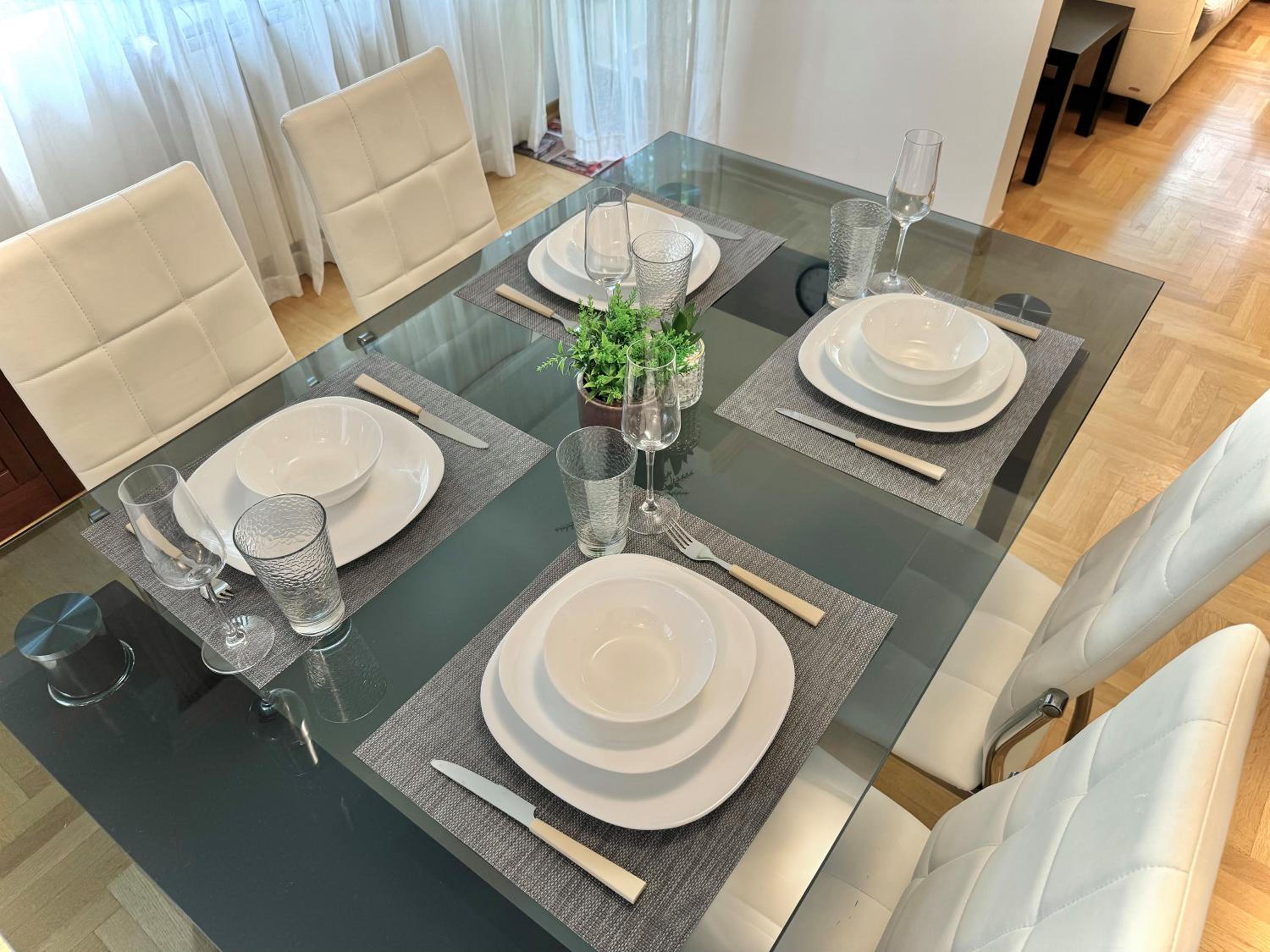 Classy & Spacious Аpartment next to National Palace of Culture for 4 Guests
