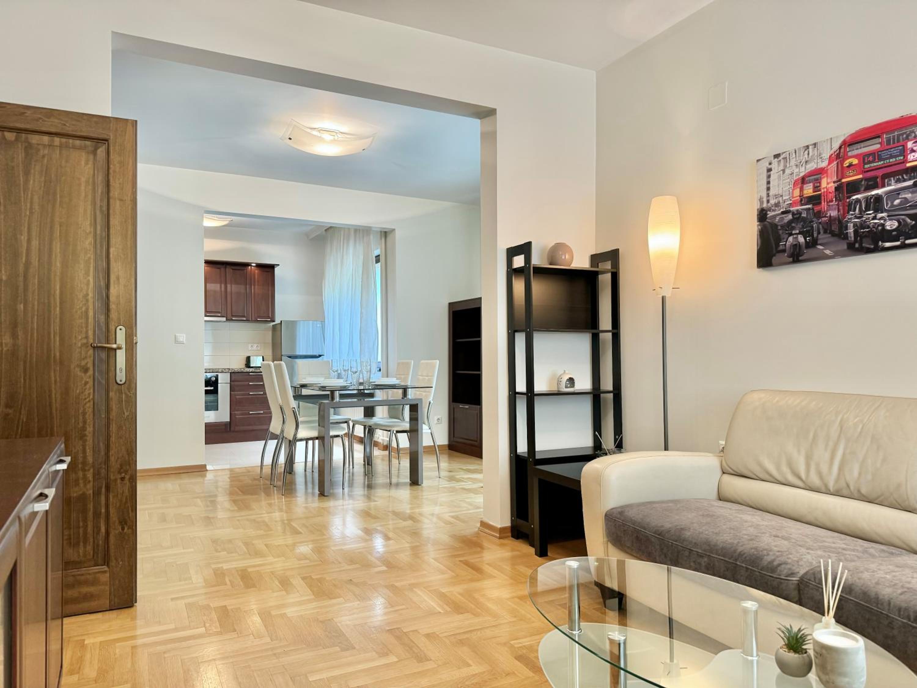 Classy & Spacious Аpartment next to National Palace of Culture for 4 Guests