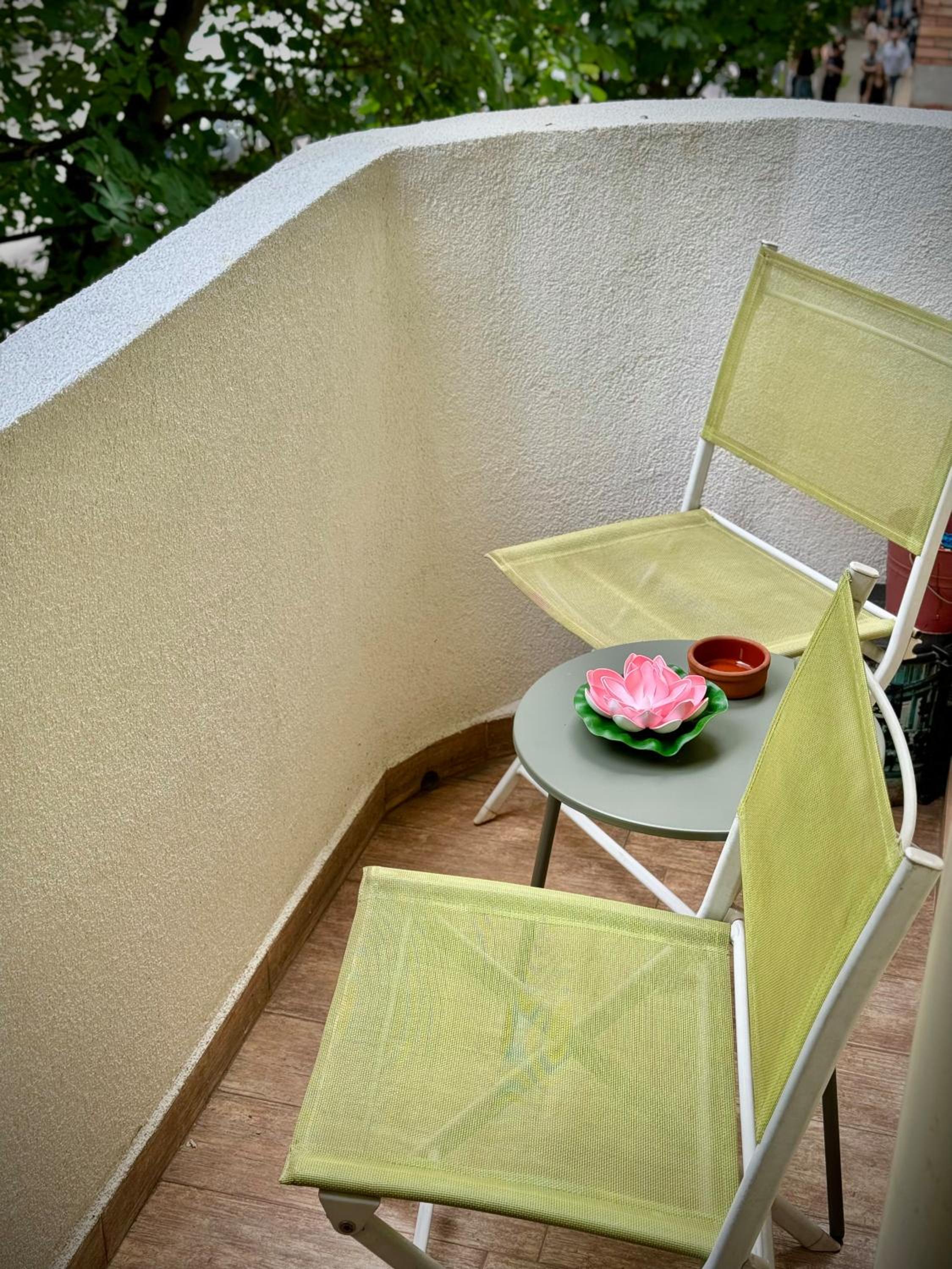 Classy & Spacious Аpartment next to National Palace of Culture for 4 Guests