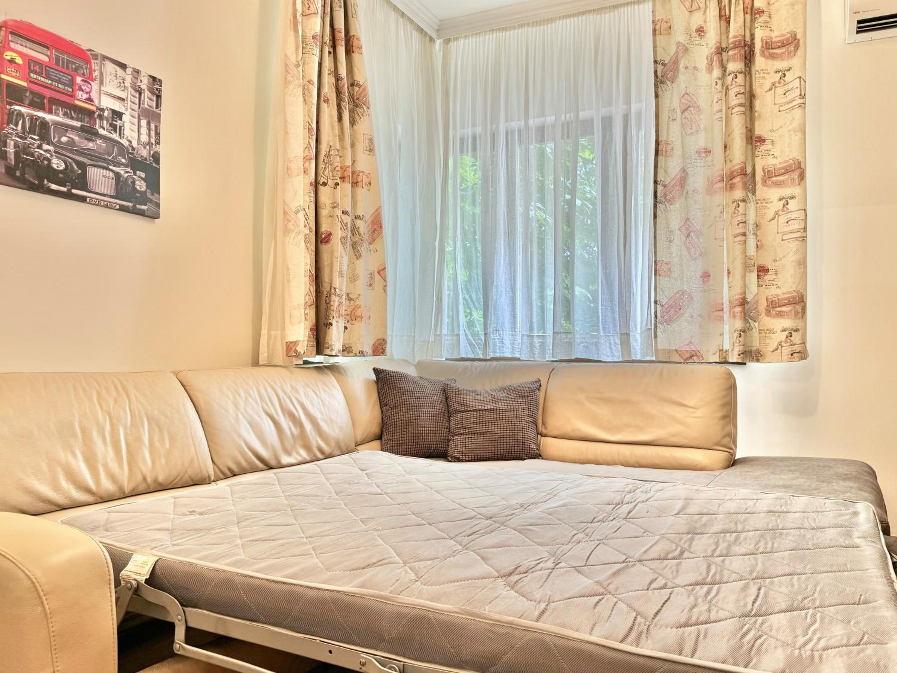 Classy & Spacious Аpartment next to National Palace of Culture for 4 Guests