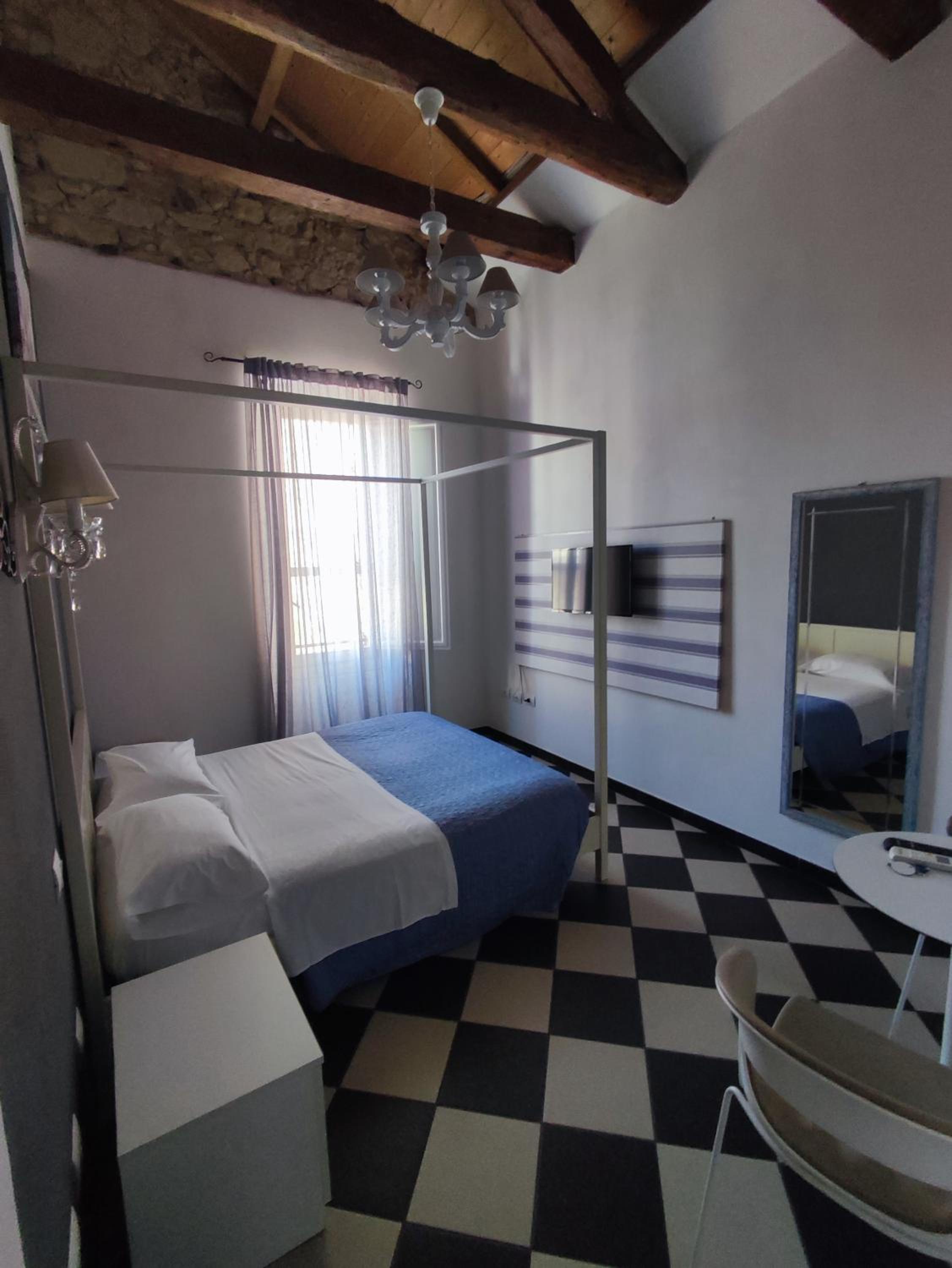 Manì Rooms