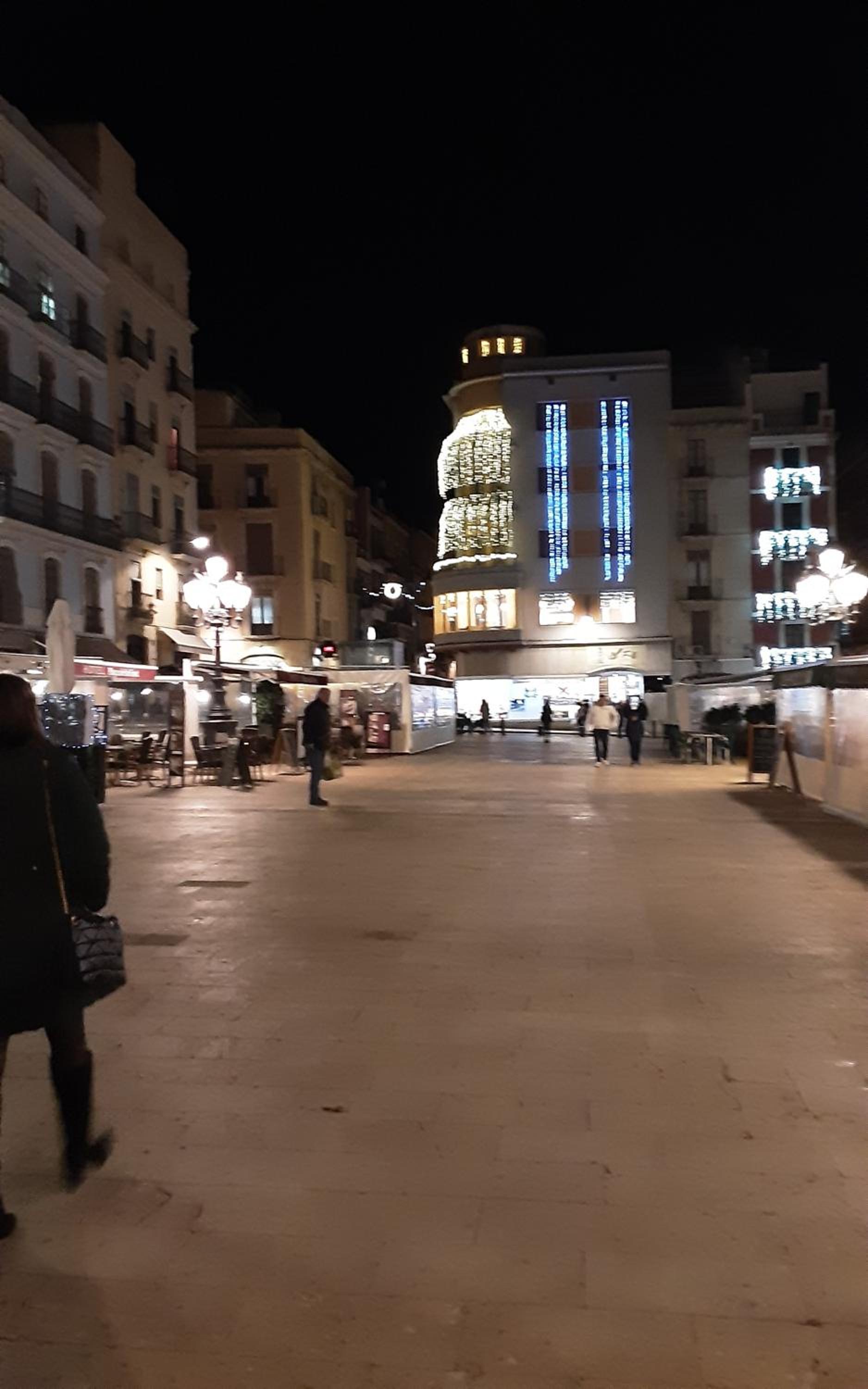 El Faro Apartaments Suites - Plaça de la Font view 4