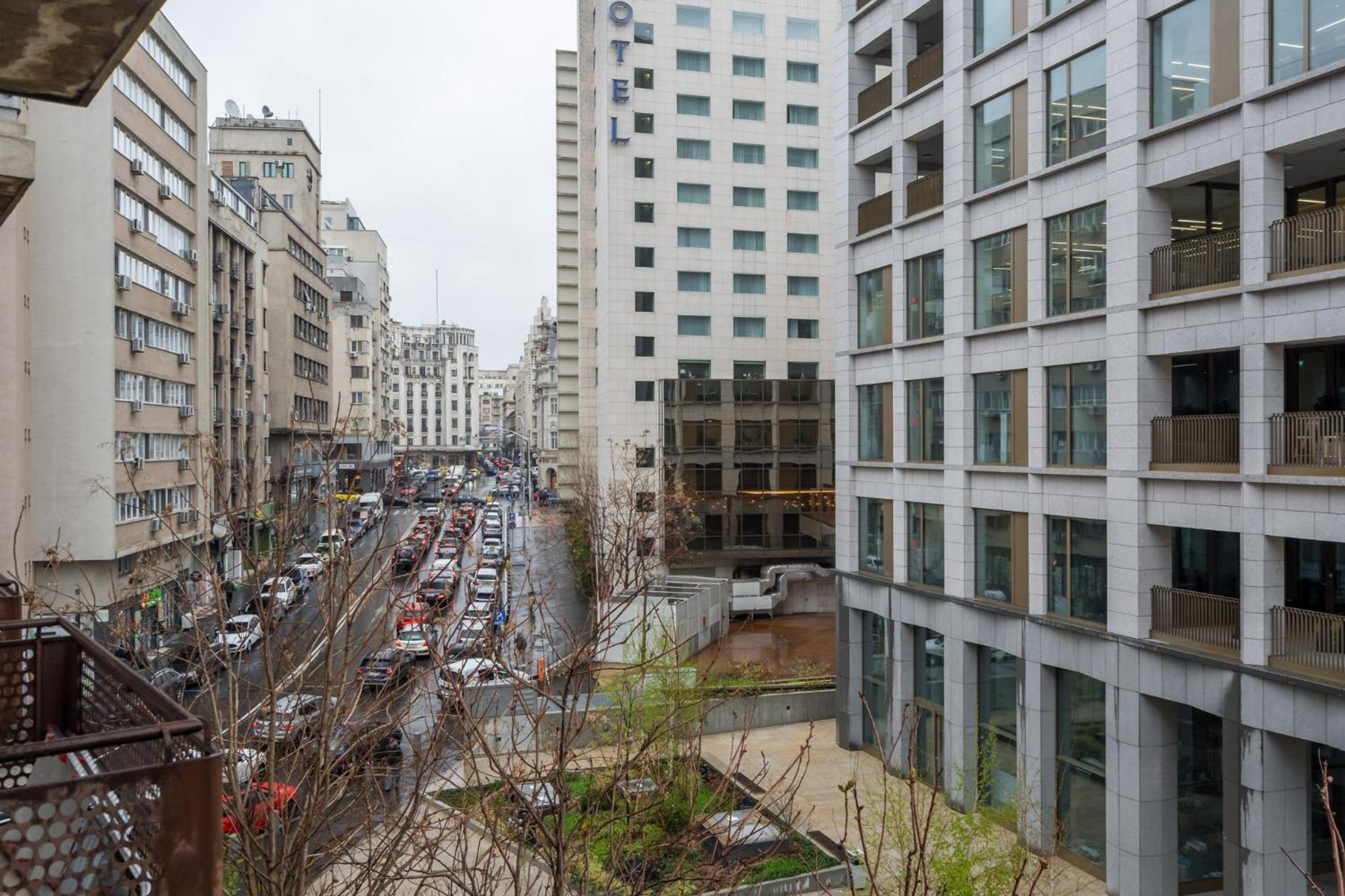 Borealis Calea Victoriei view 4