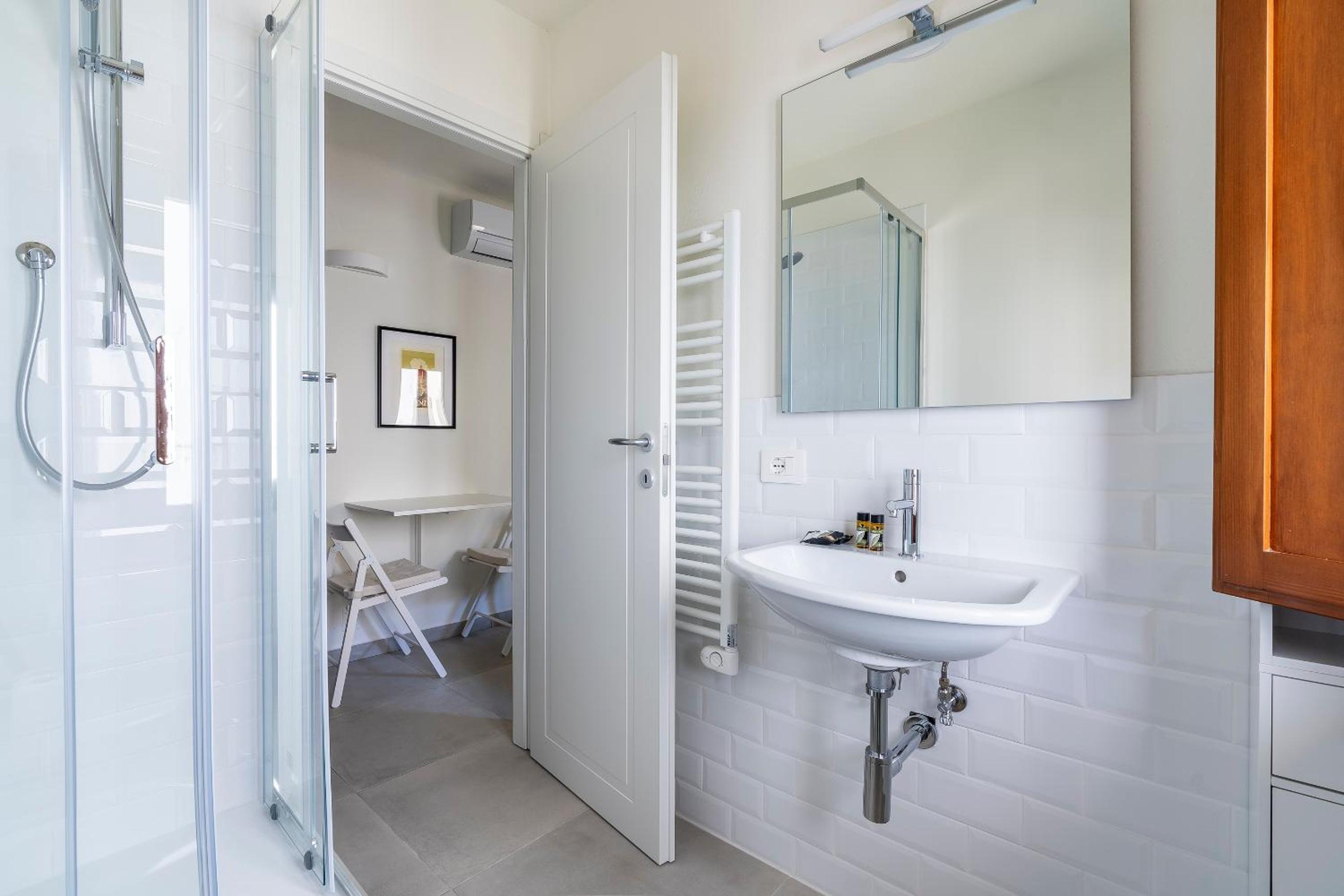 Pinzochere 16 en Florence — bathroom