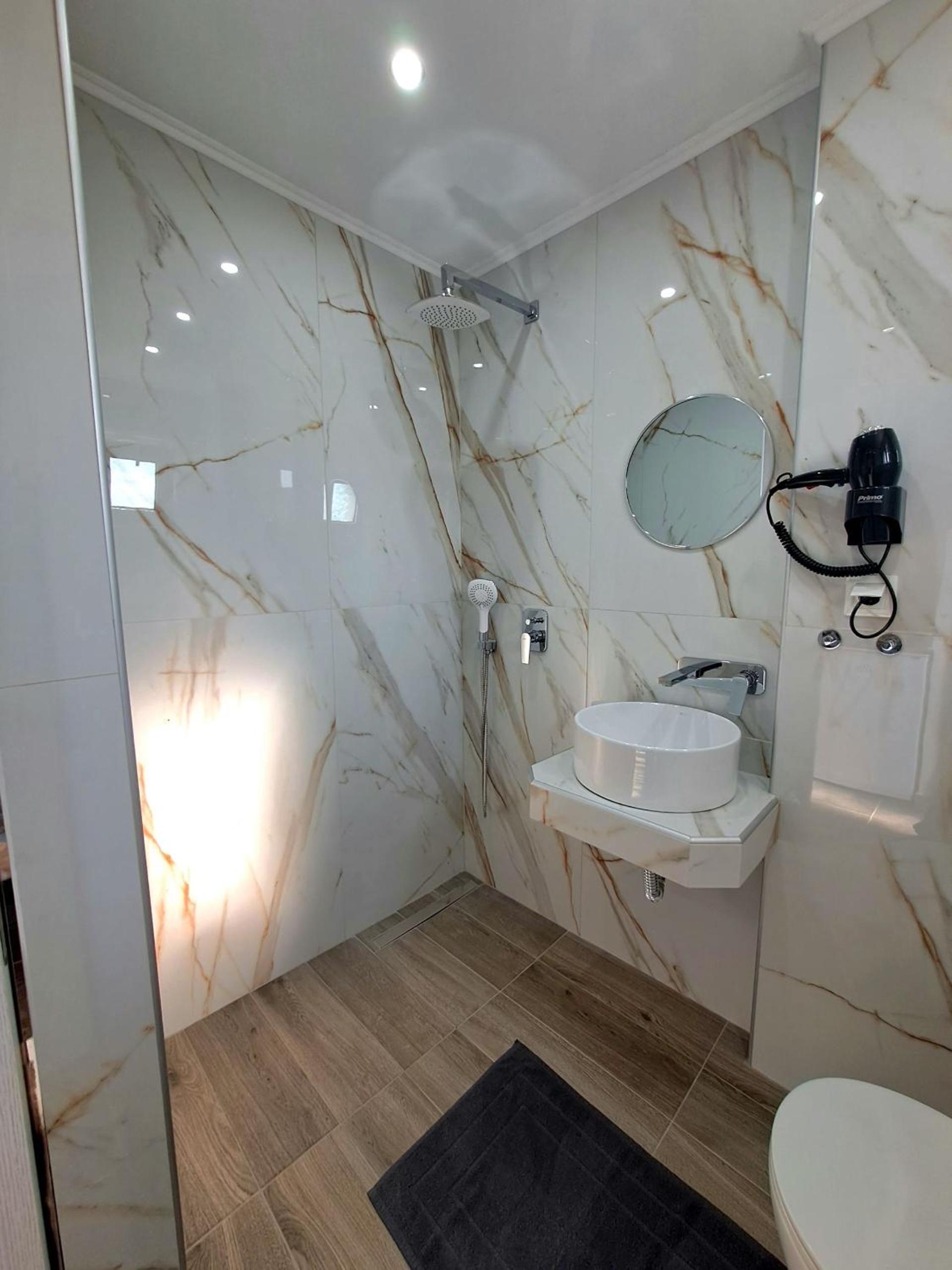 Apollon Luxury Rooms