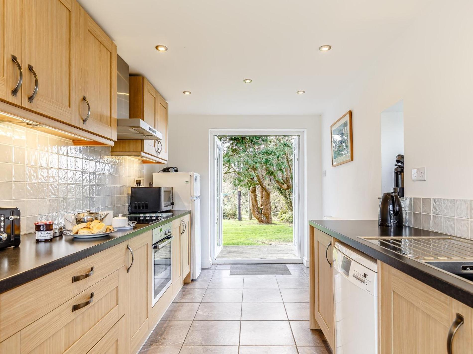 4 Bed in Helston oc-tvall view 5