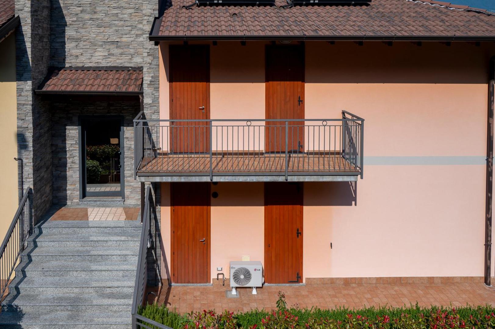 Italian vacation Homes - Iseo Lake Vista Retreat view 3