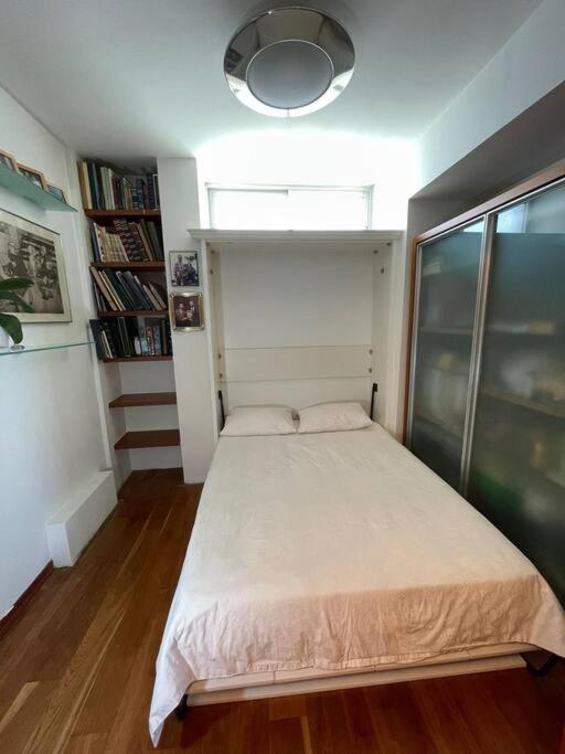 Central Tel Aviv - Steps Away From The Action with Free Parking view 4