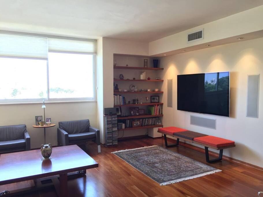 Central Tel Aviv - Steps Away From The Action with Free Parking view 2